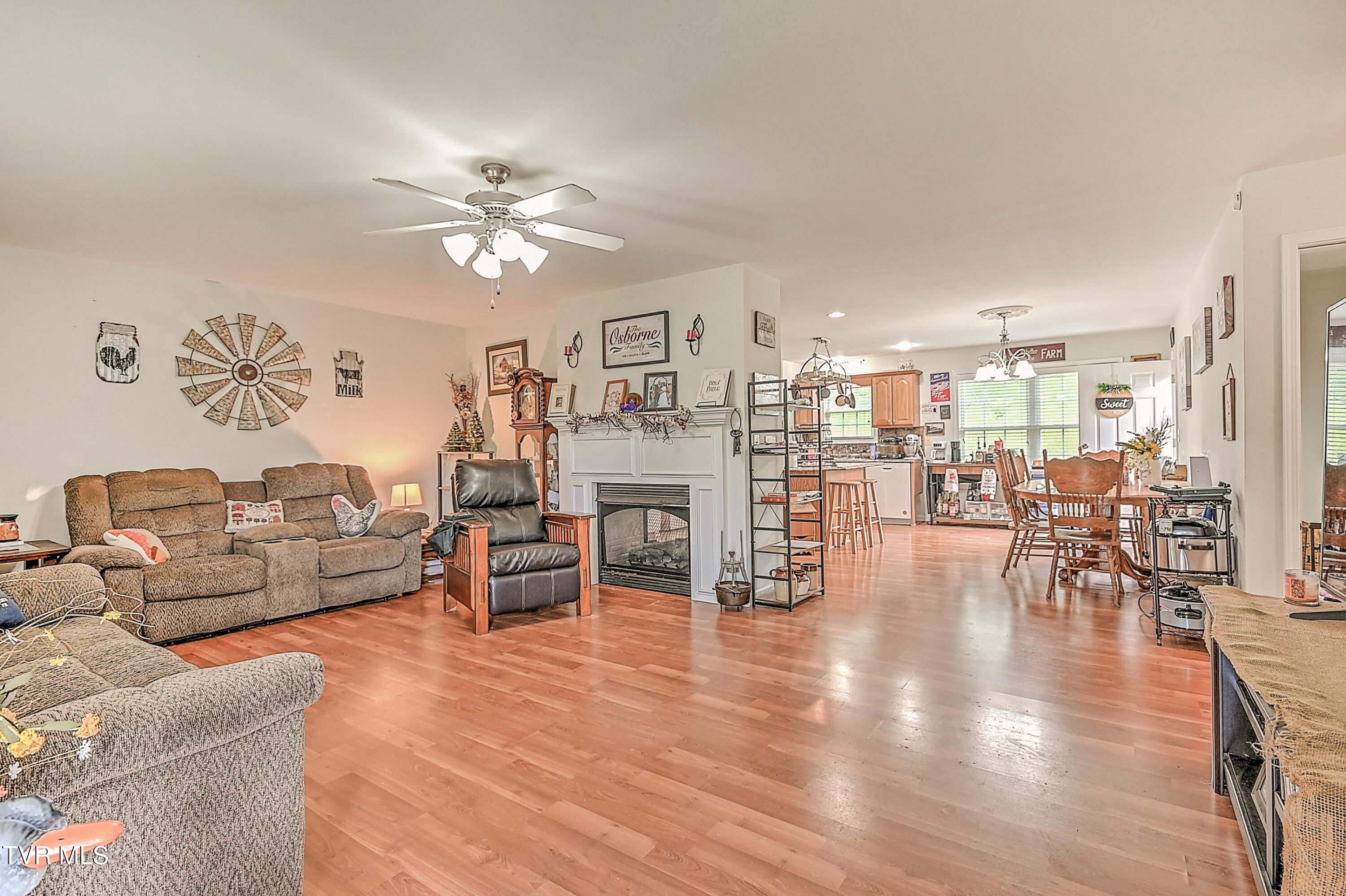 Chuckey, Tennessee, 37641, United States, 3 Bedrooms Bedrooms, ,2 BathroomsBathrooms,Residential,For Sale,1872161