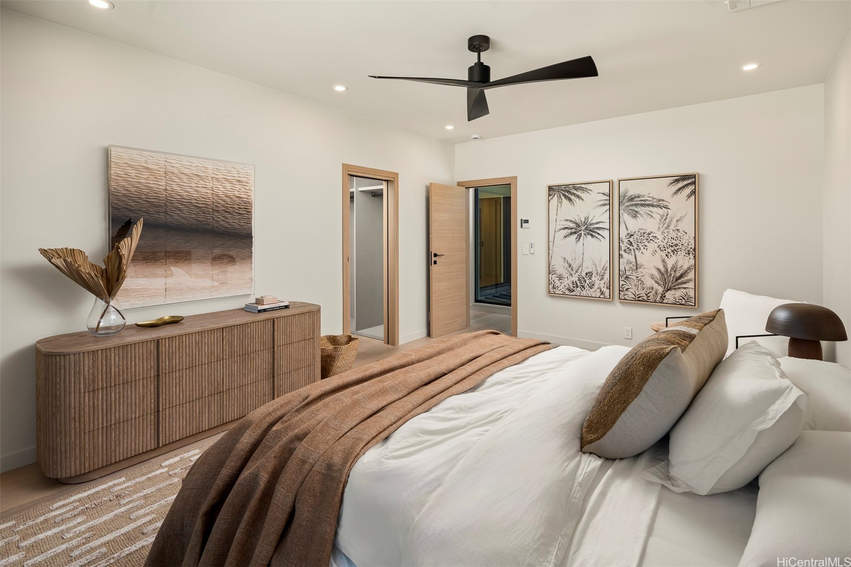 Honolulu, Hawaii, 96816, United States, 5 Bedrooms Bedrooms, ,6 BathroomsBathrooms,Residential,For Sale,1989143