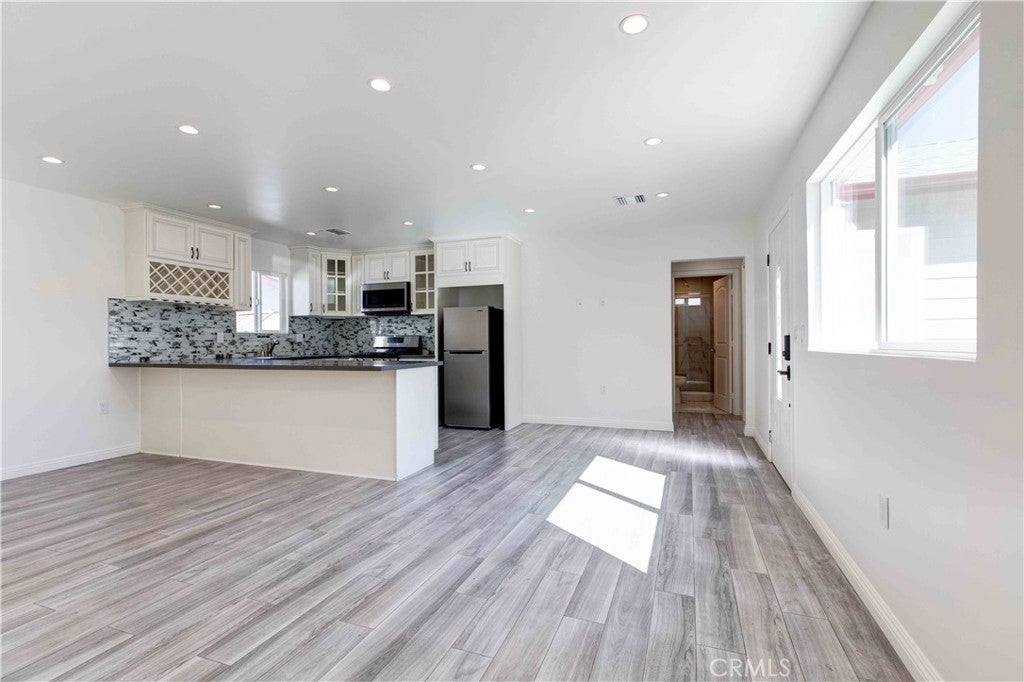 Sun Valley, California, 91352, United States, 4 Bedrooms Bedrooms, ,3 BathroomsBathrooms,Residential,For Sale,1938839