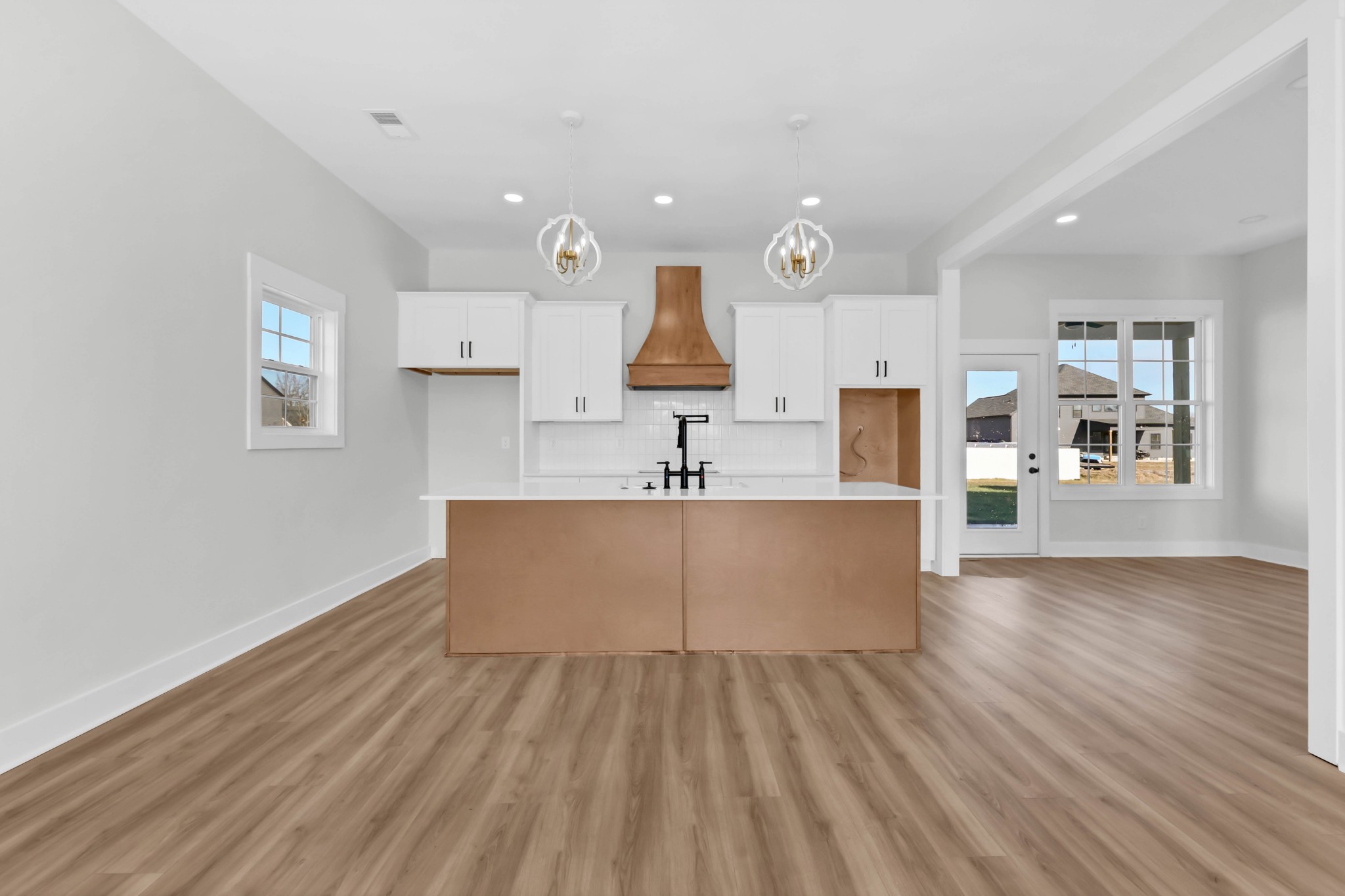 Clarksville, Tennessee, 37043, United States, 4 Bedrooms Bedrooms, ,4 BathroomsBathrooms,Residential,For Sale,2005761