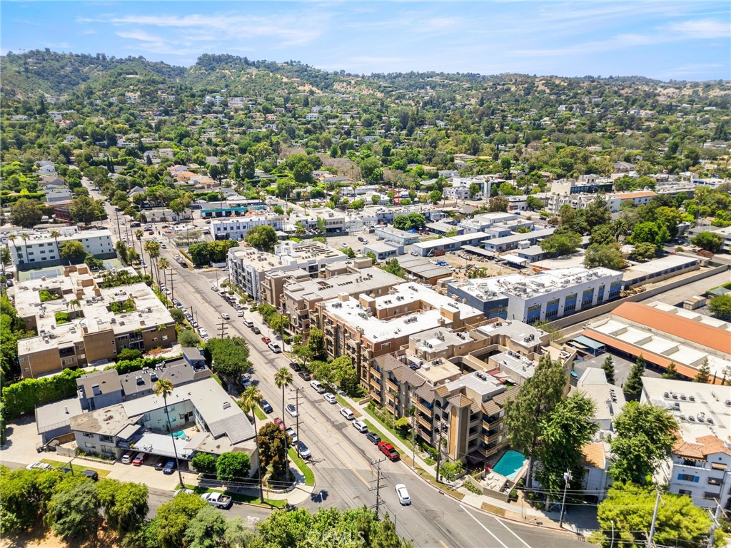 Sherman Oaks, California, 91423, United States, 2 Bedrooms Bedrooms, ,2 BathroomsBathrooms,Residential,For Sale,1708509