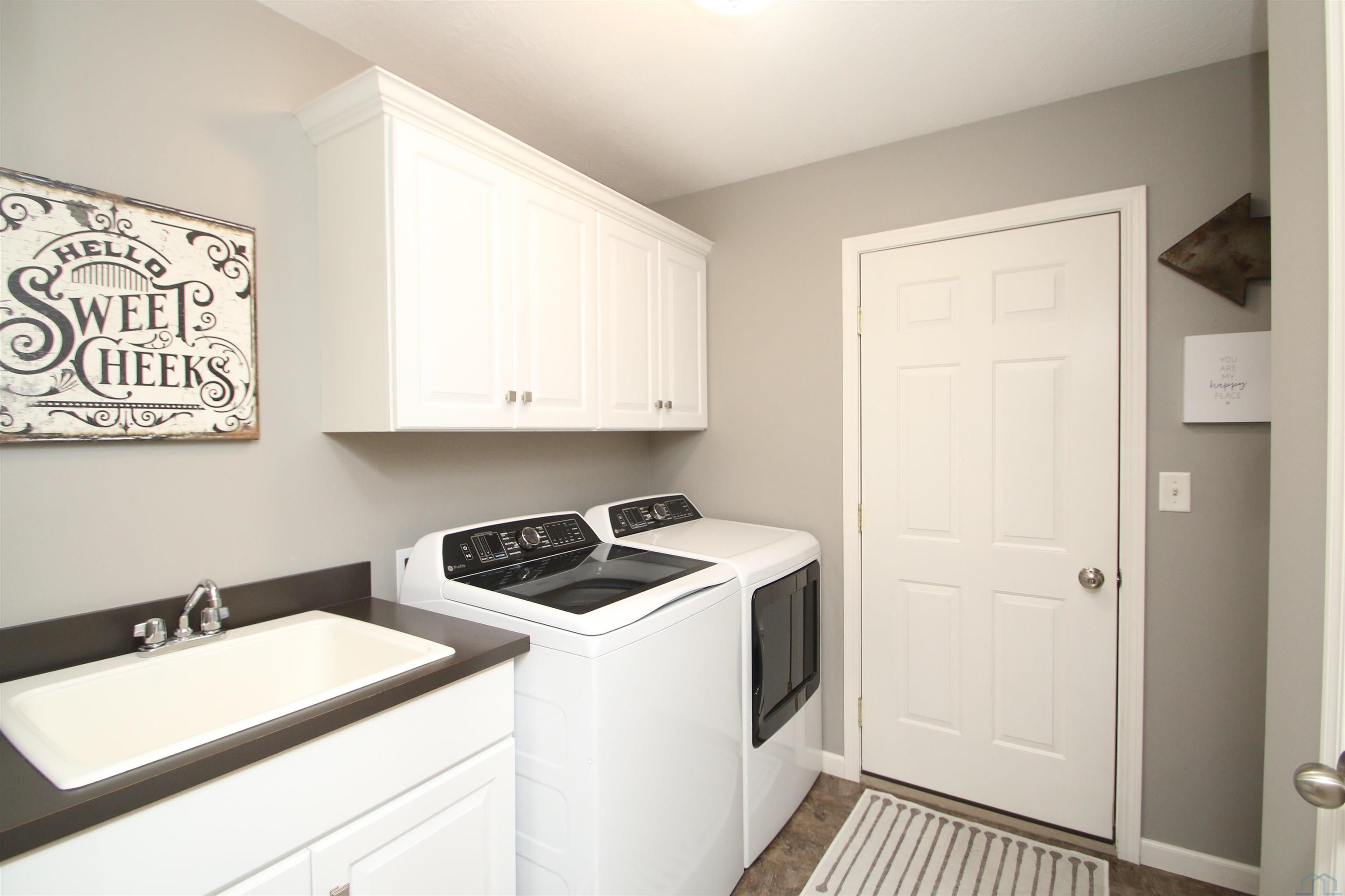 Dakota Dunes, South Dakota, 57049, United States, 4 Bedrooms Bedrooms, ,3 BathroomsBathrooms,Residential,For Sale,2033503