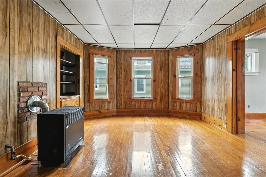 Worcester, Massachusetts, 01603, United States, 9 Bedrooms Bedrooms, ,3 BathroomsBathrooms,Residential,For Sale,1927945