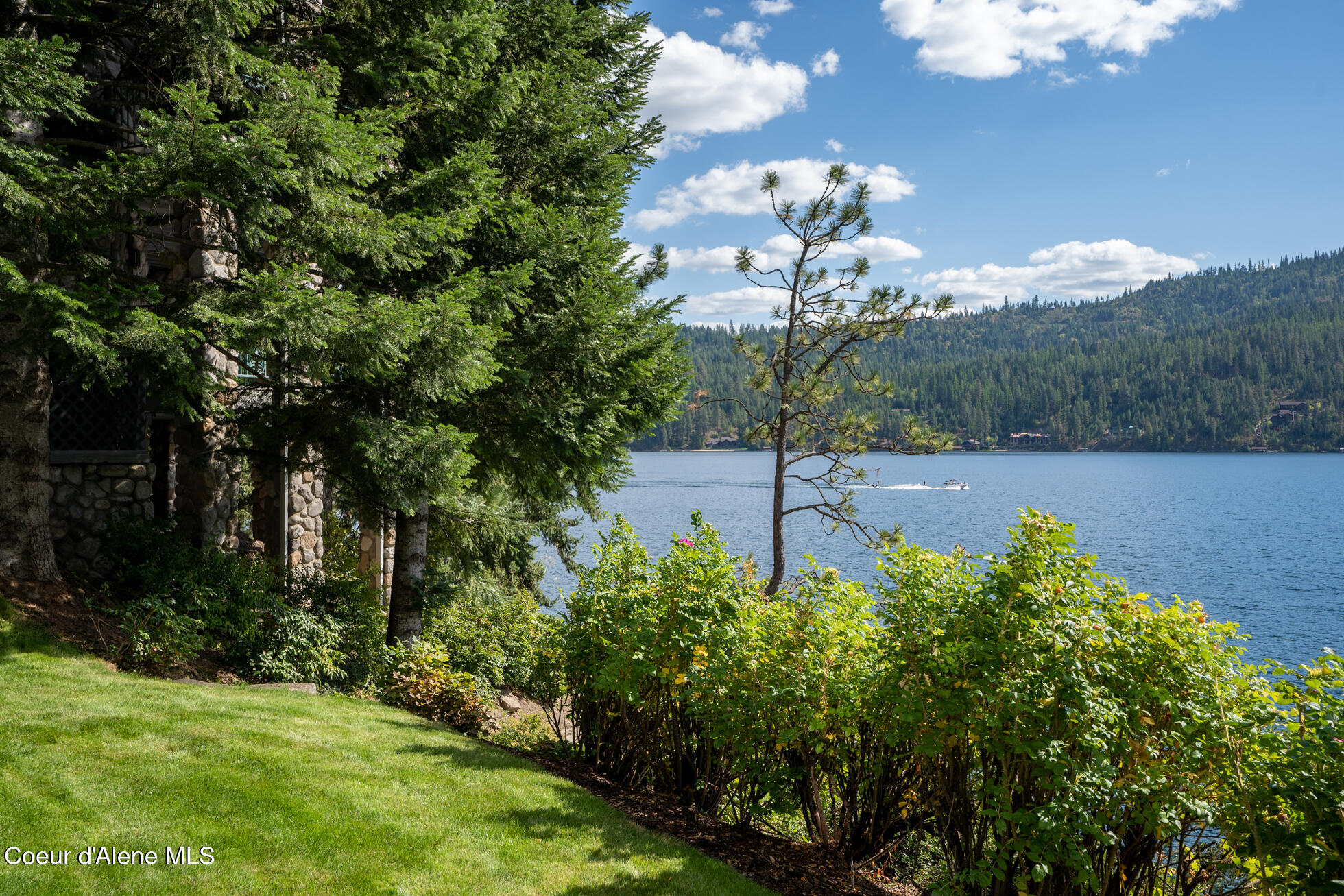 Coeur d'Alene, Idaho, 83814, United States, 4 Bedrooms Bedrooms, ,5 BathroomsBathrooms,Residential,For Sale,1864122