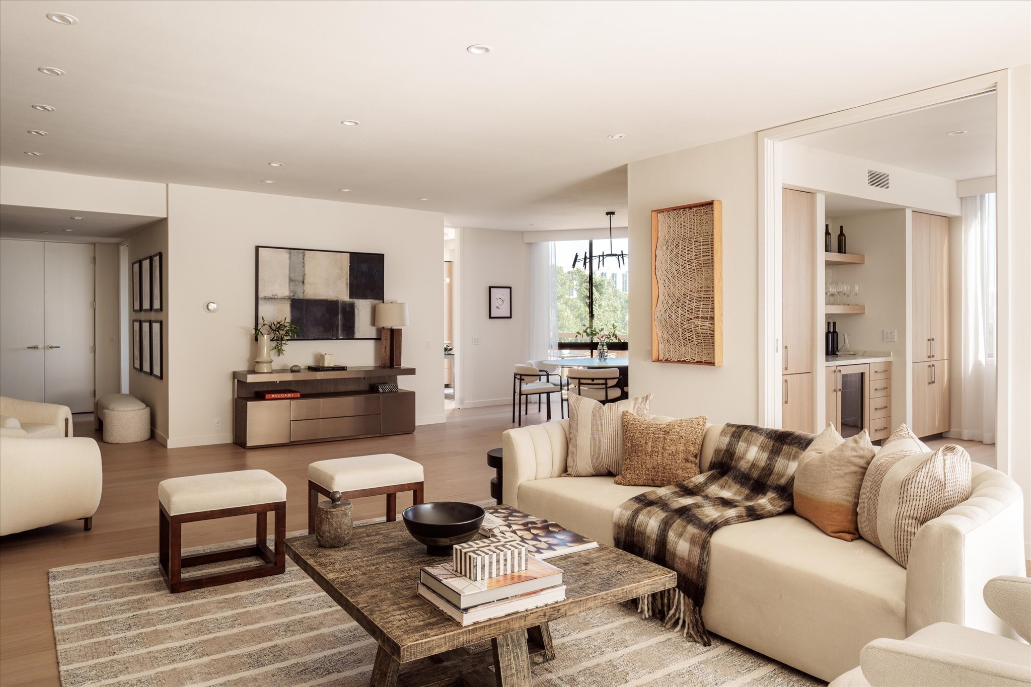  300 N Swall Dr - 物件實景