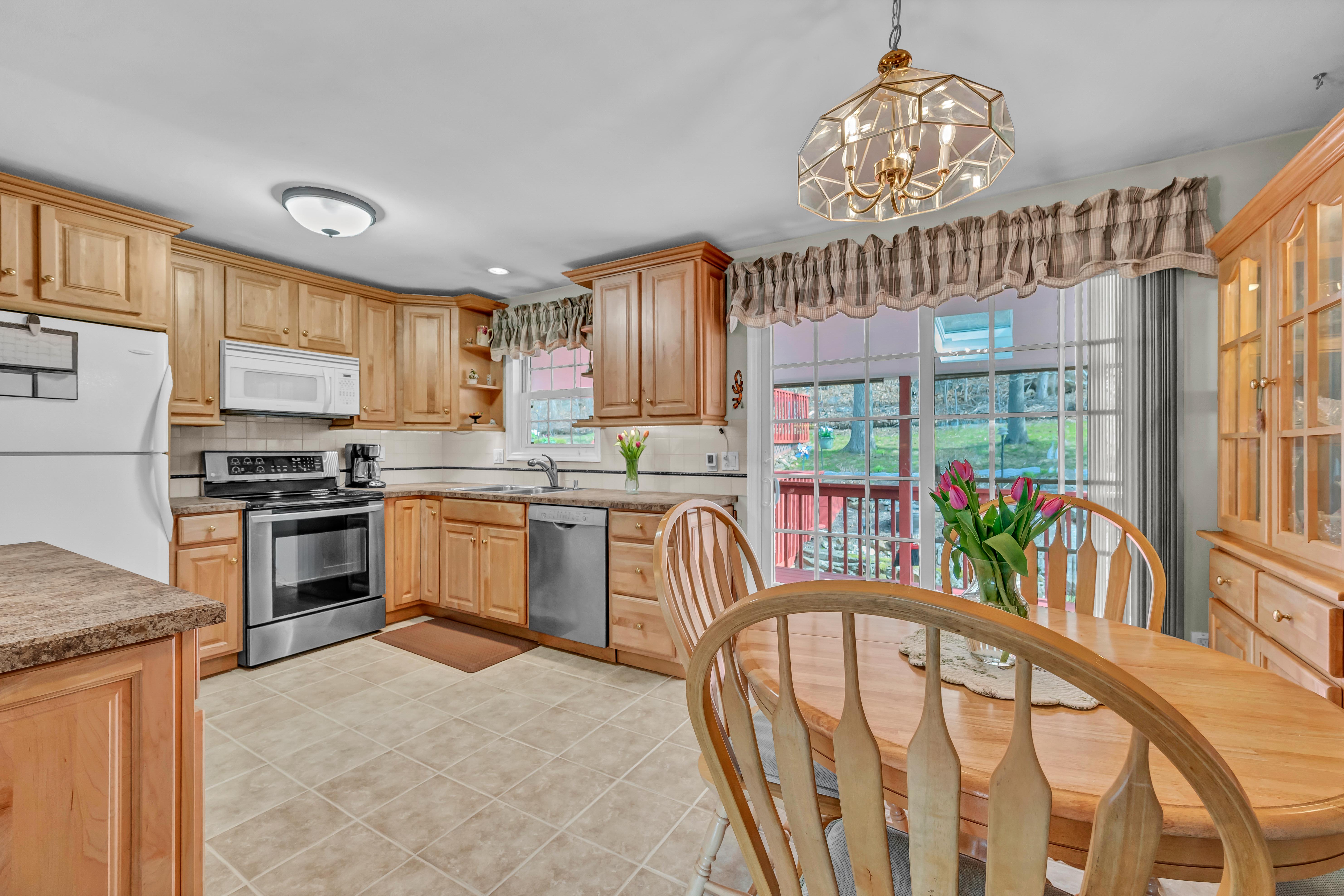  Beautifully Maintained Home - 物件實景