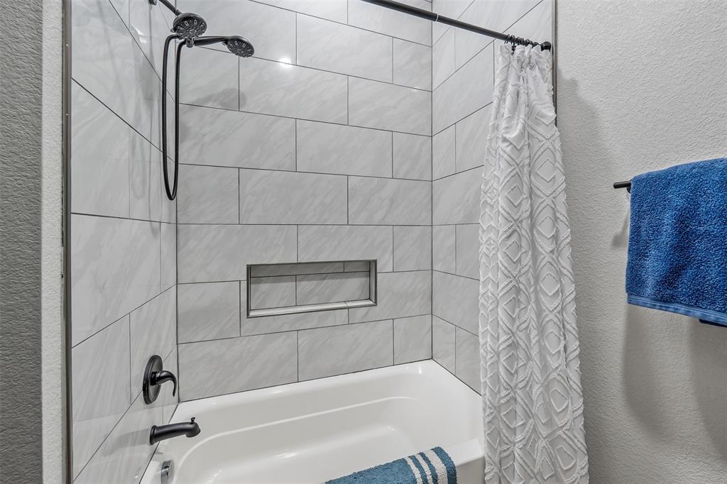 Mineola, Texas, 75773, United States, 3 Bedrooms Bedrooms, ,3 BathroomsBathrooms,Residential,For Sale,1947145