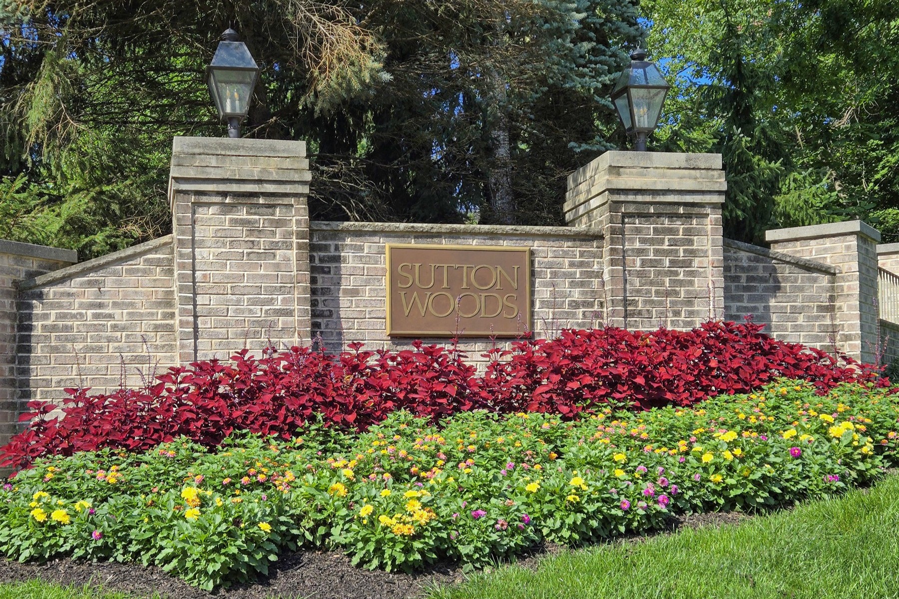  ?Sutton Woods? Beautifully Updated End Unit Townhome - 物件實景