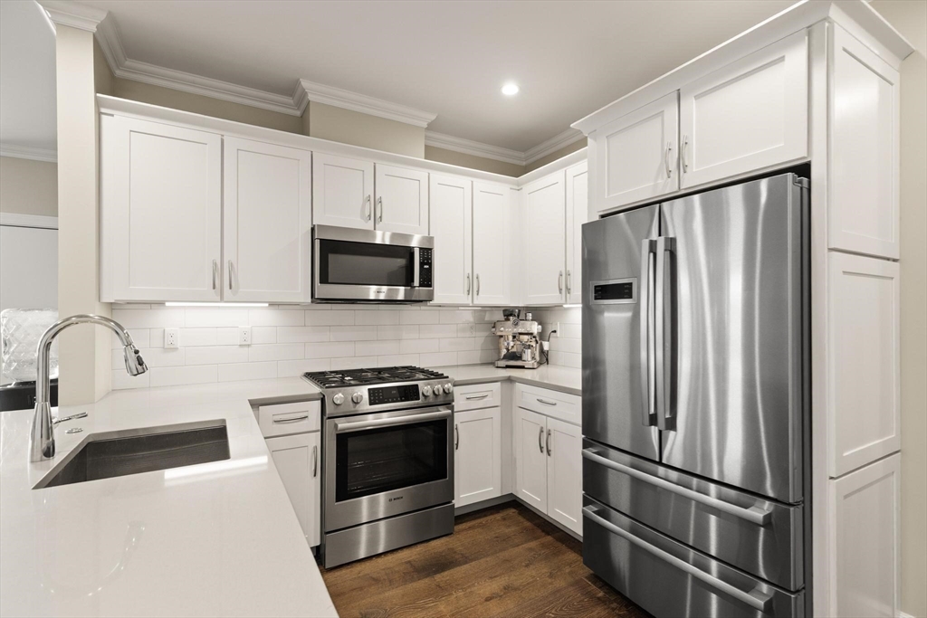 Wakefield, Massachusetts, 01880, United States, 2 Bedrooms Bedrooms, ,2 BathroomsBathrooms,Residential,For Sale,2040017