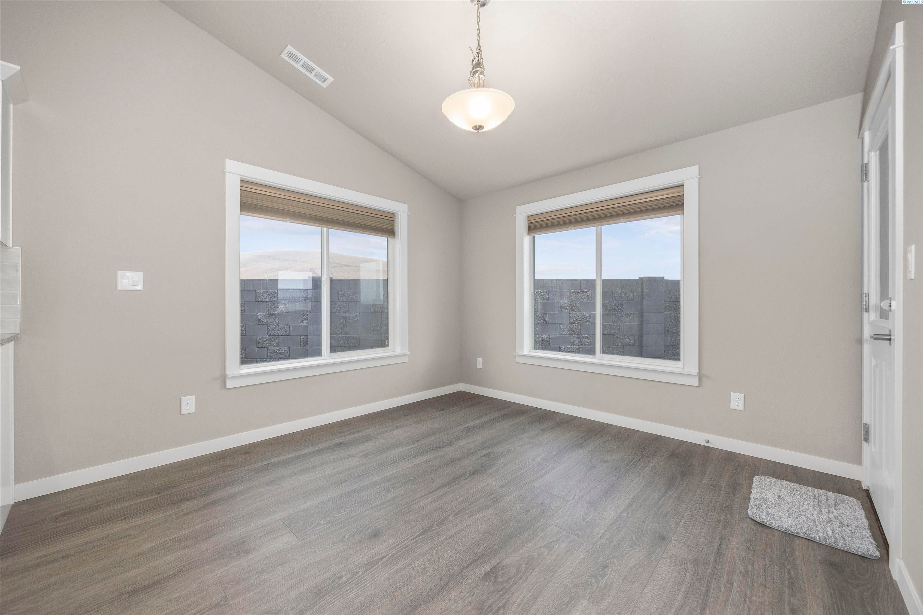 Prosser, Washington, 99350, United States, 3 Bedrooms Bedrooms, ,3 BathroomsBathrooms,Residential,For Sale,1994291