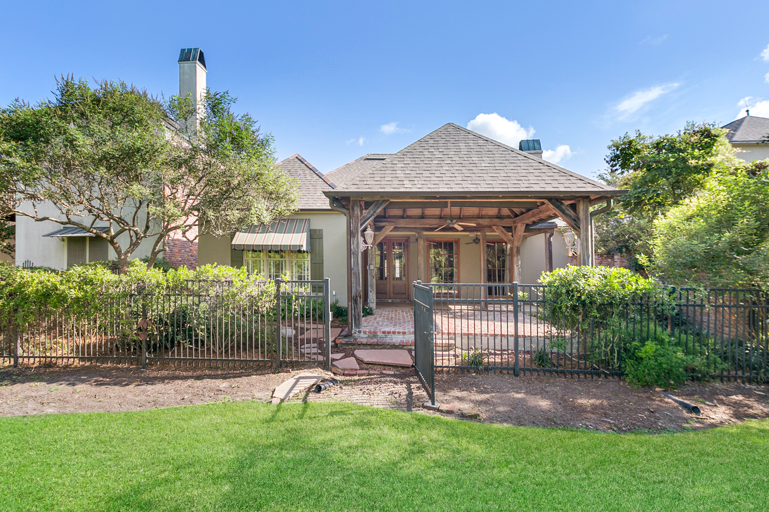 Baton Rouge, Louisiana, 70810, United States, 3 Bedrooms Bedrooms, ,3 BathroomsBathrooms,Residential,For Sale,1917502