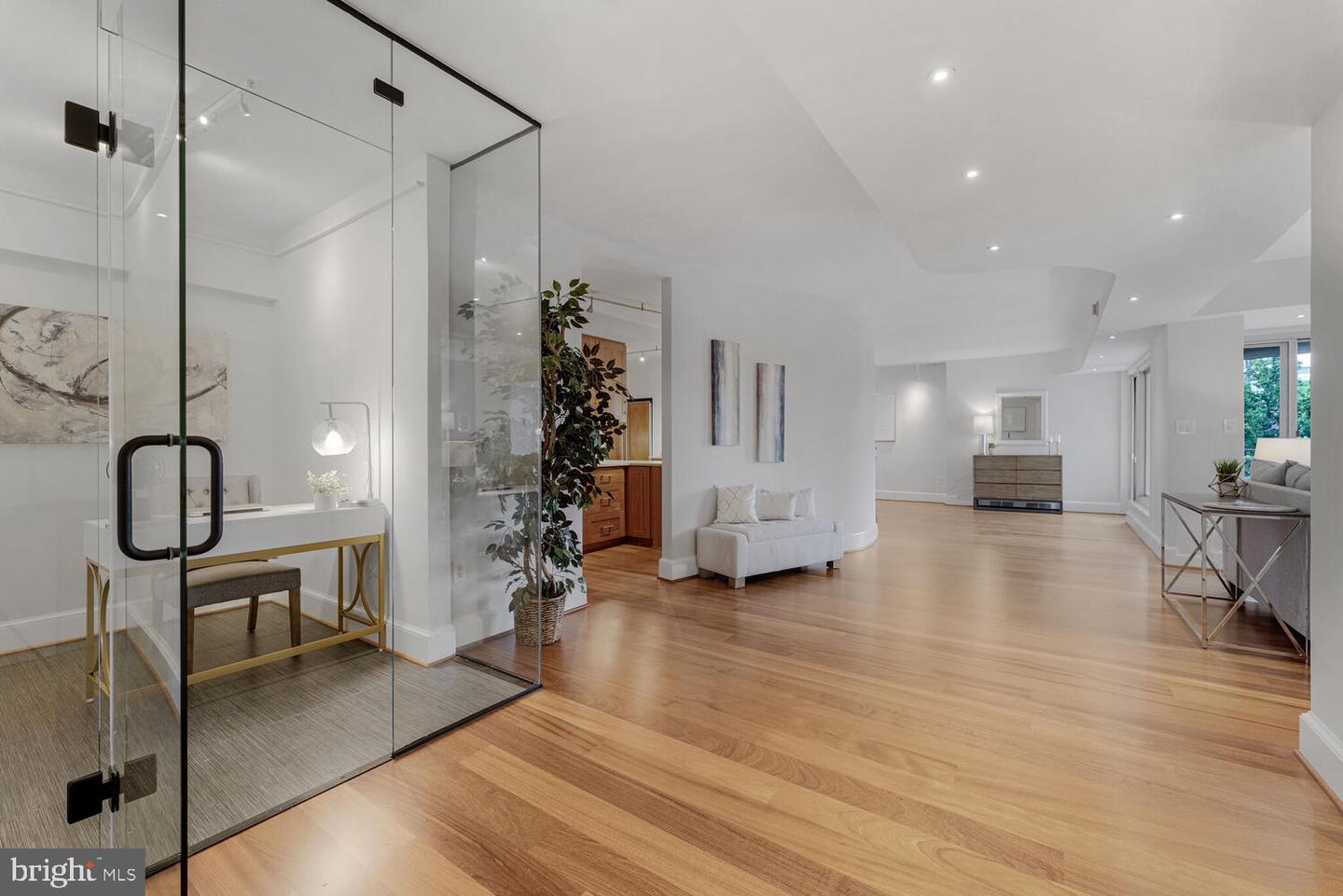 Washington, District of Columbia, 20016, United States, 3 Bedrooms Bedrooms, ,3 BathroomsBathrooms,Residential,For Sale,1895672