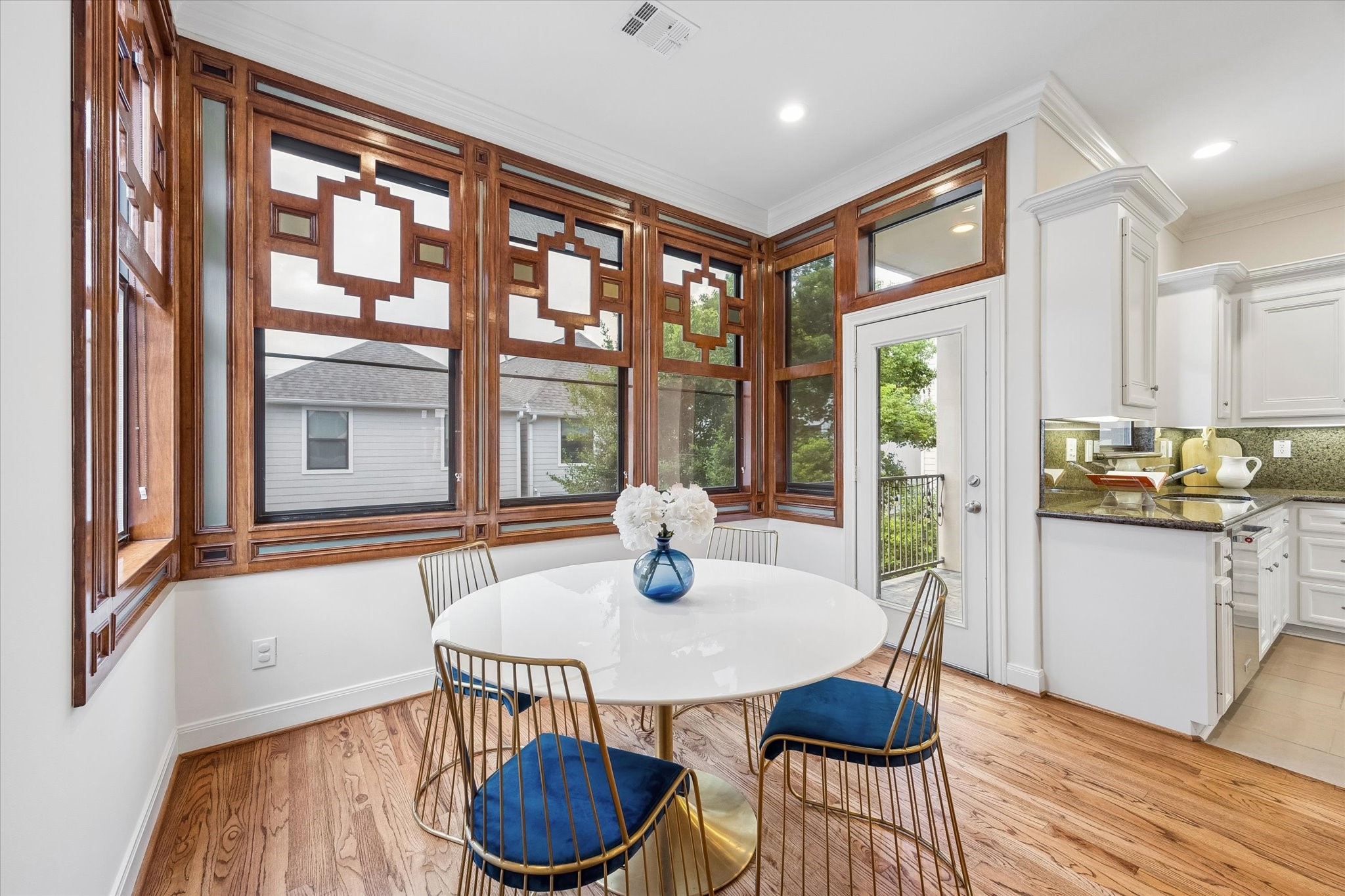  715 Birdsall Street - 物件實景