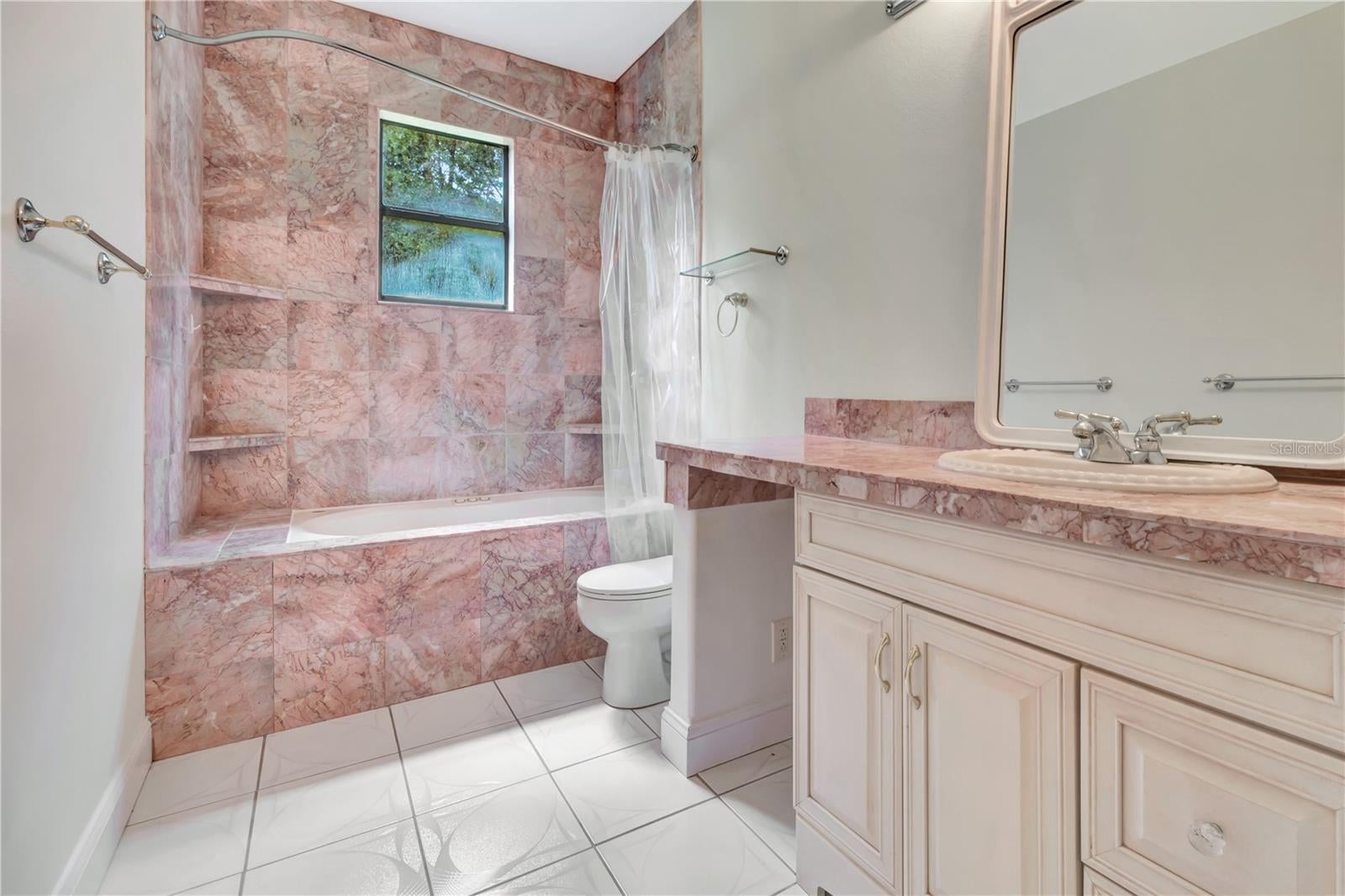 CENTER HILL, Florida, 33514, United States, 5 Bedrooms Bedrooms, ,4 BathroomsBathrooms,Residential,For Sale,1919942