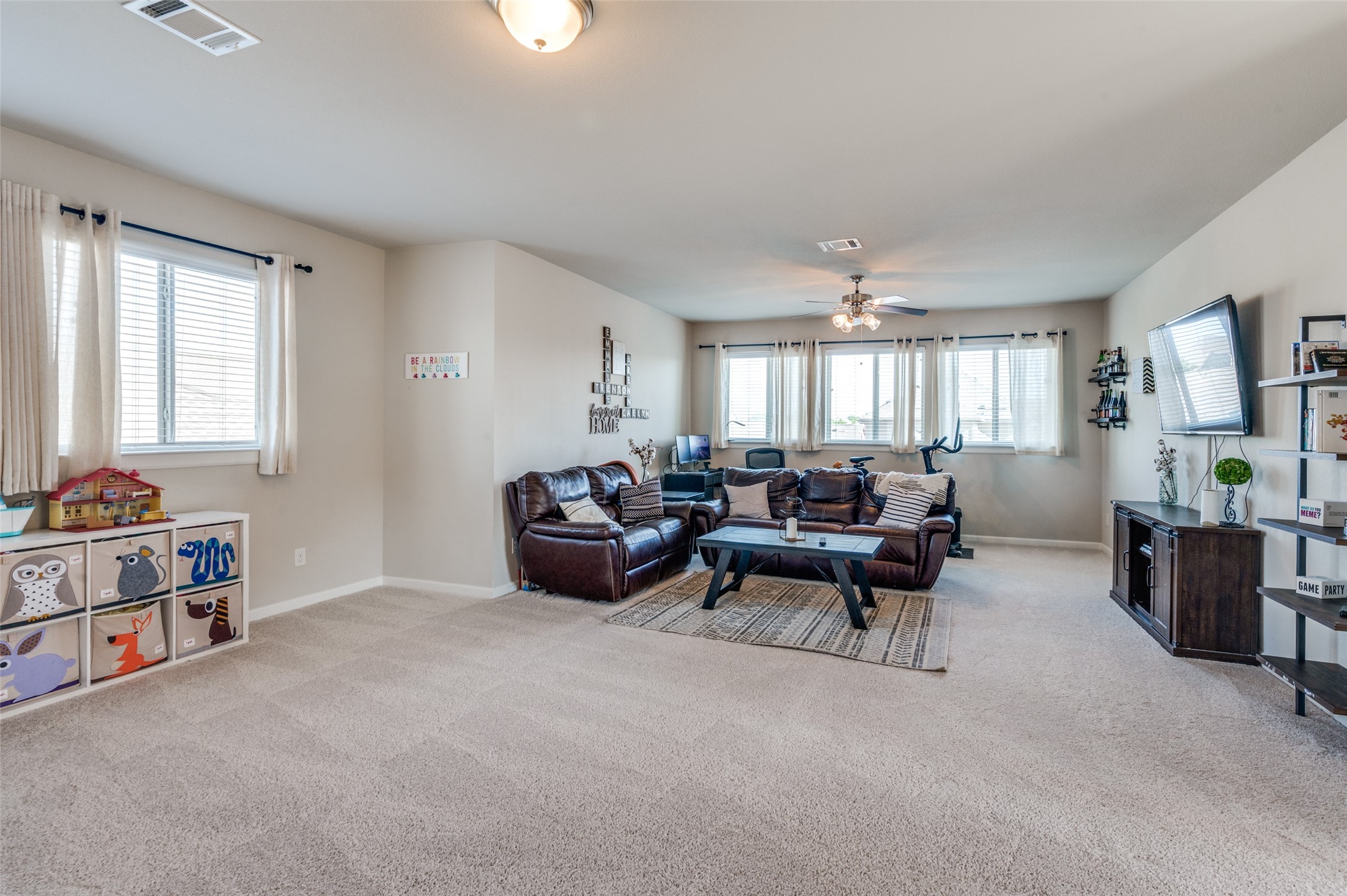 Arlington, Texas, 76005, United States, 4 Bedrooms Bedrooms, ,4 BathroomsBathrooms,Residential,For Sale,1857348