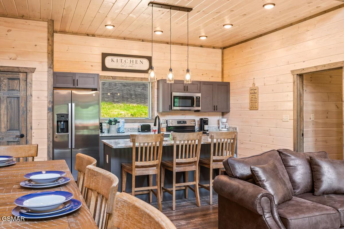 Gatlinburg, Tennessee, 37738, United States, 4 Bedrooms Bedrooms, ,5 BathroomsBathrooms,Residential,For Sale,2048286