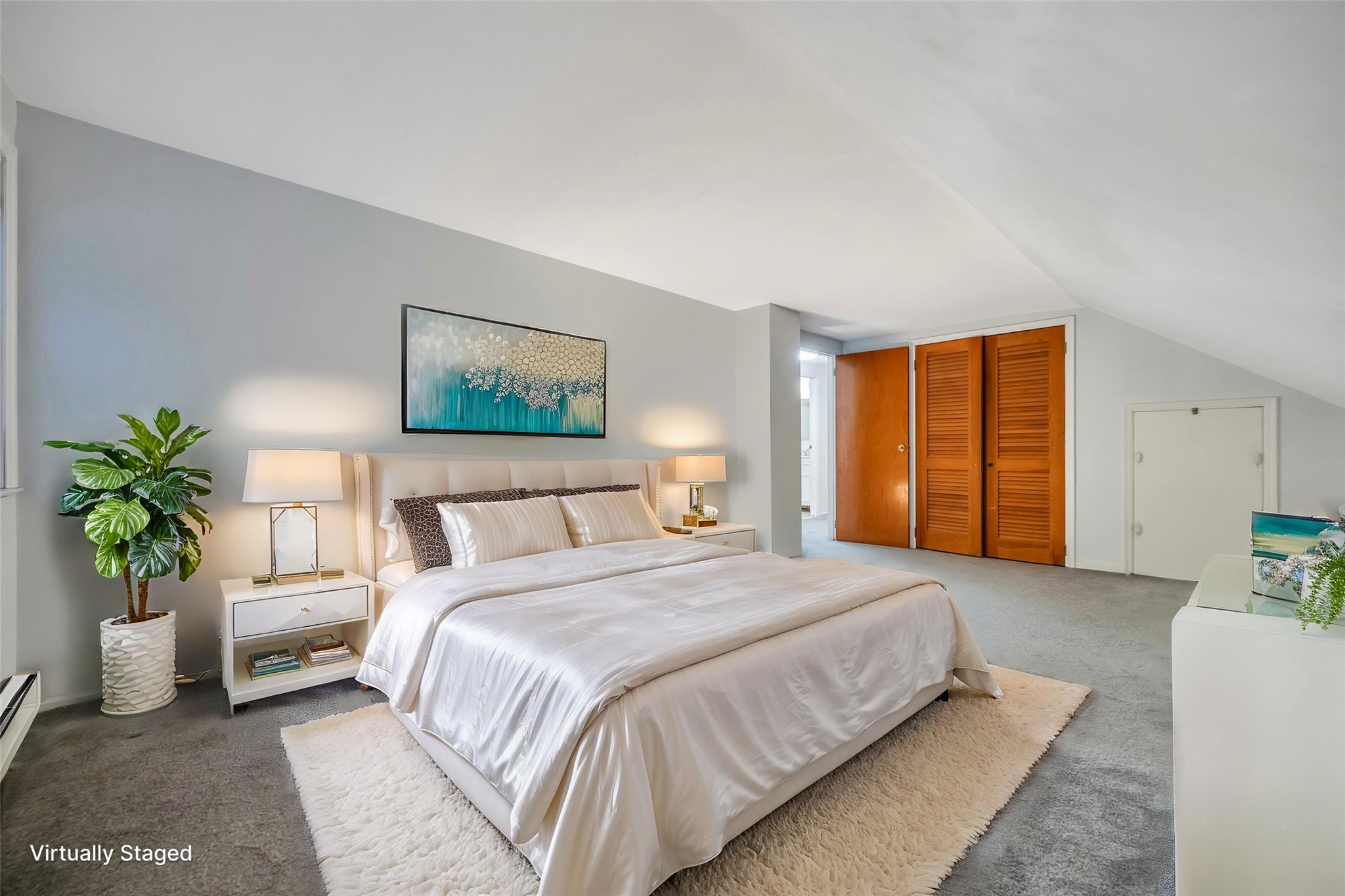 Hauppauge, New York, 11788, United States, 4 Bedrooms Bedrooms, ,2 BathroomsBathrooms,Residential,For Sale,1714342