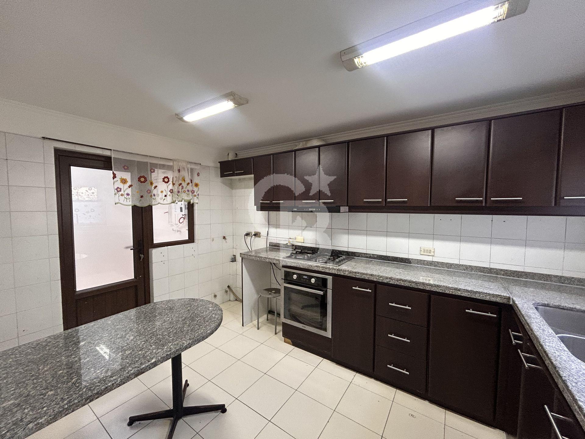 Chiguayante, Chile, 5 Bedrooms Bedrooms, ,6 BathroomsBathrooms,Residential,For Sale,1971587