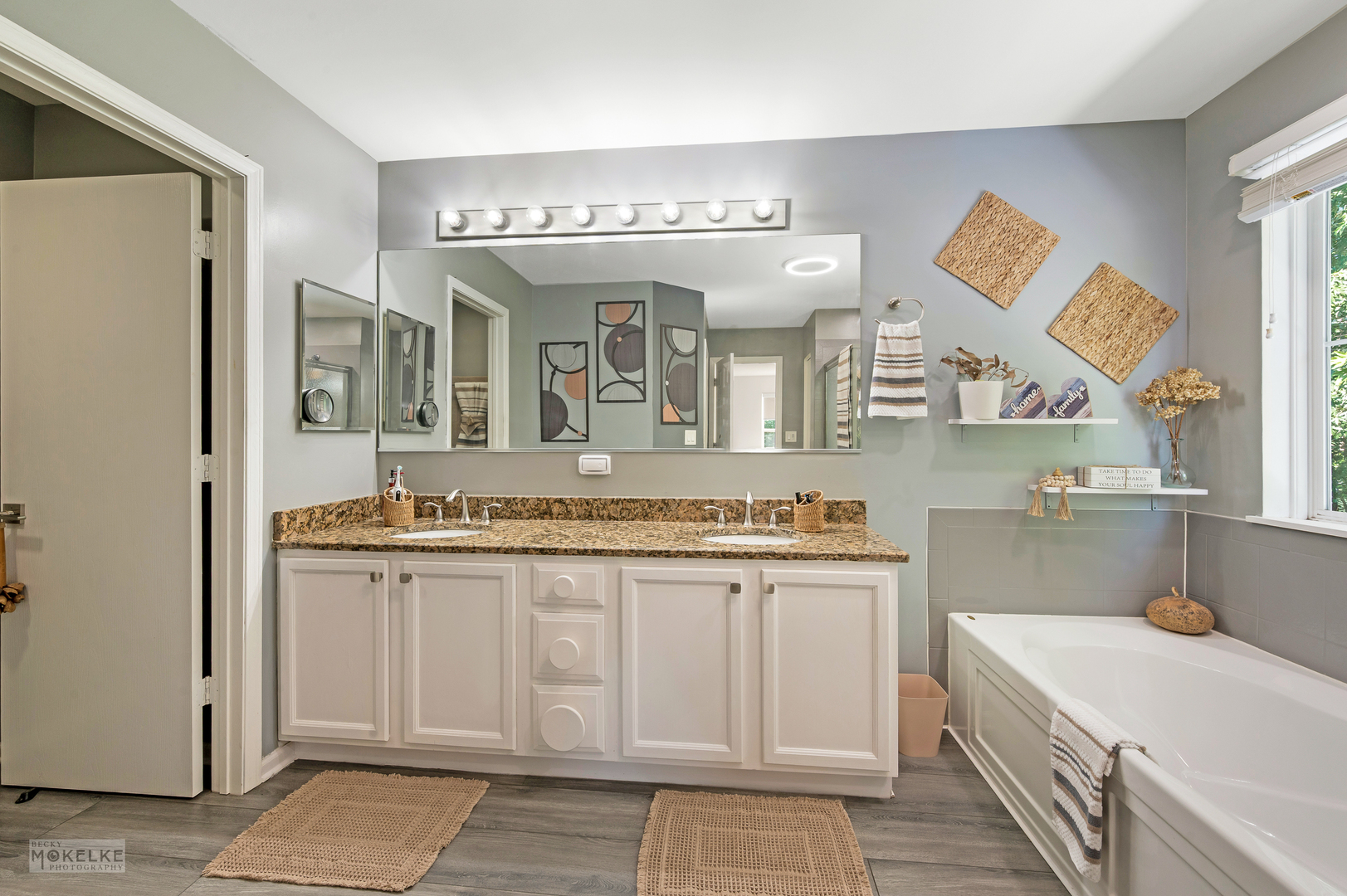 Montgomery, Illinois, 60538, United States, 5 Bedrooms Bedrooms, ,4 BathroomsBathrooms,Residential,For Sale,1925082