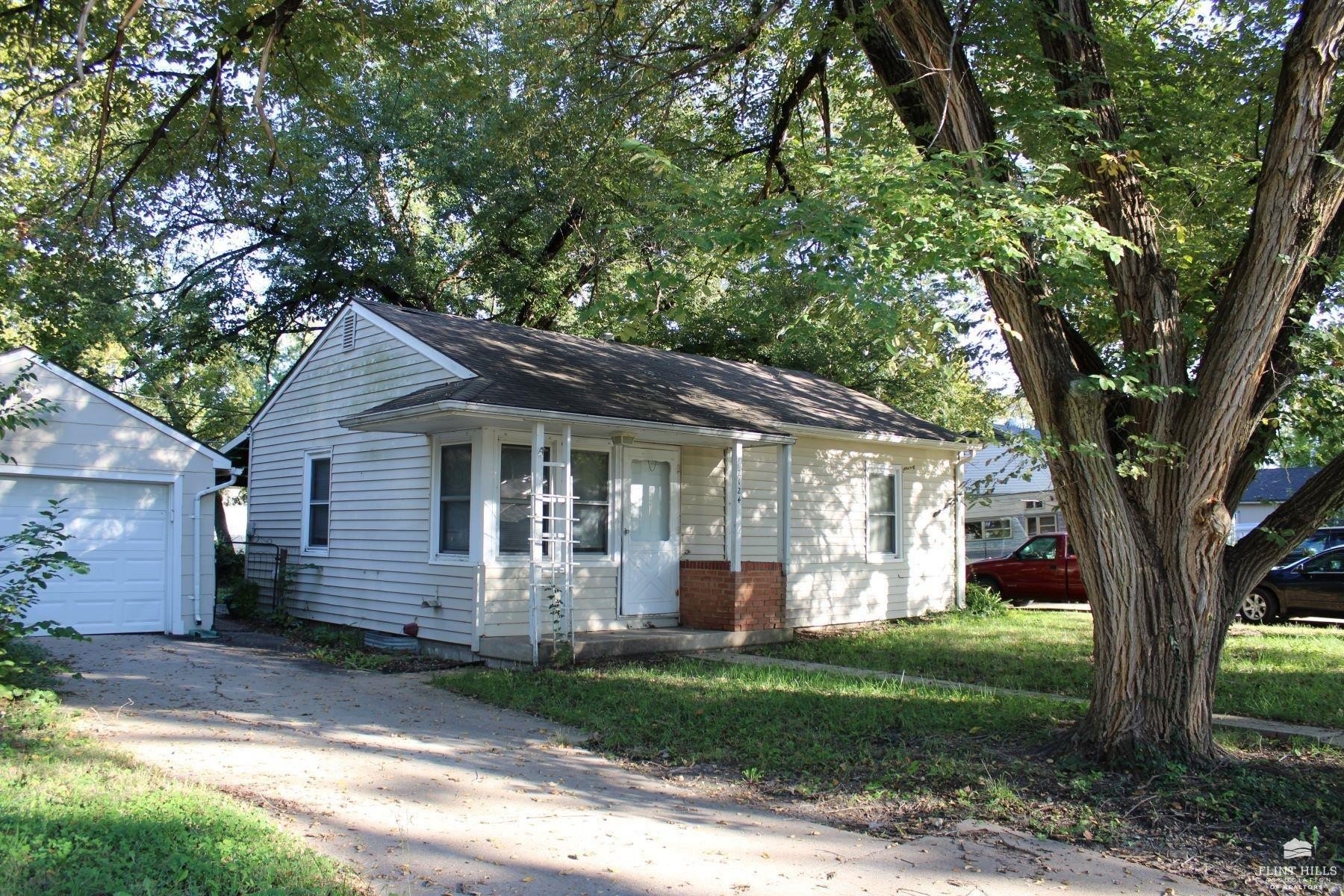 Sloan St, Manhattan, KS 66502 #1