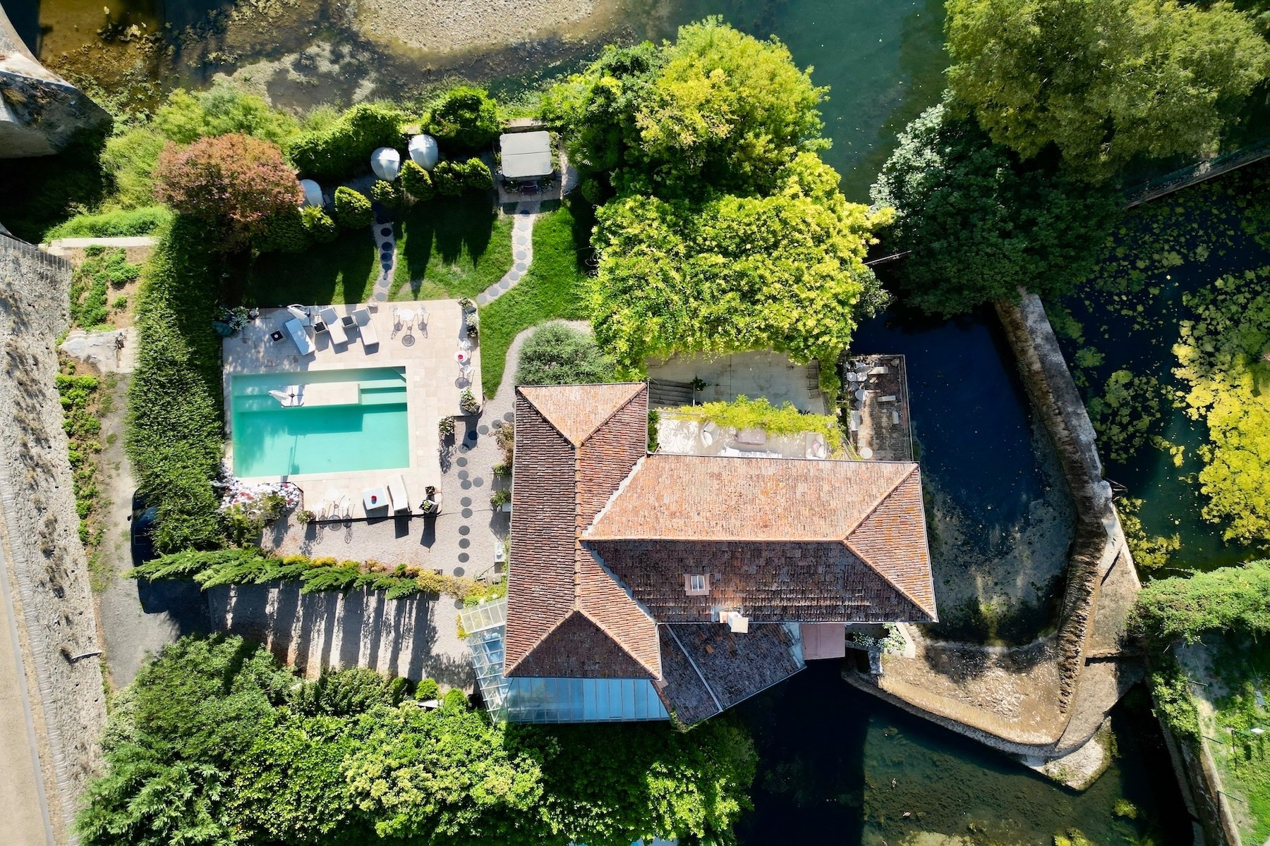  An Exceptional Maison de Maître with Direct Waterfront Setting - 物件實景