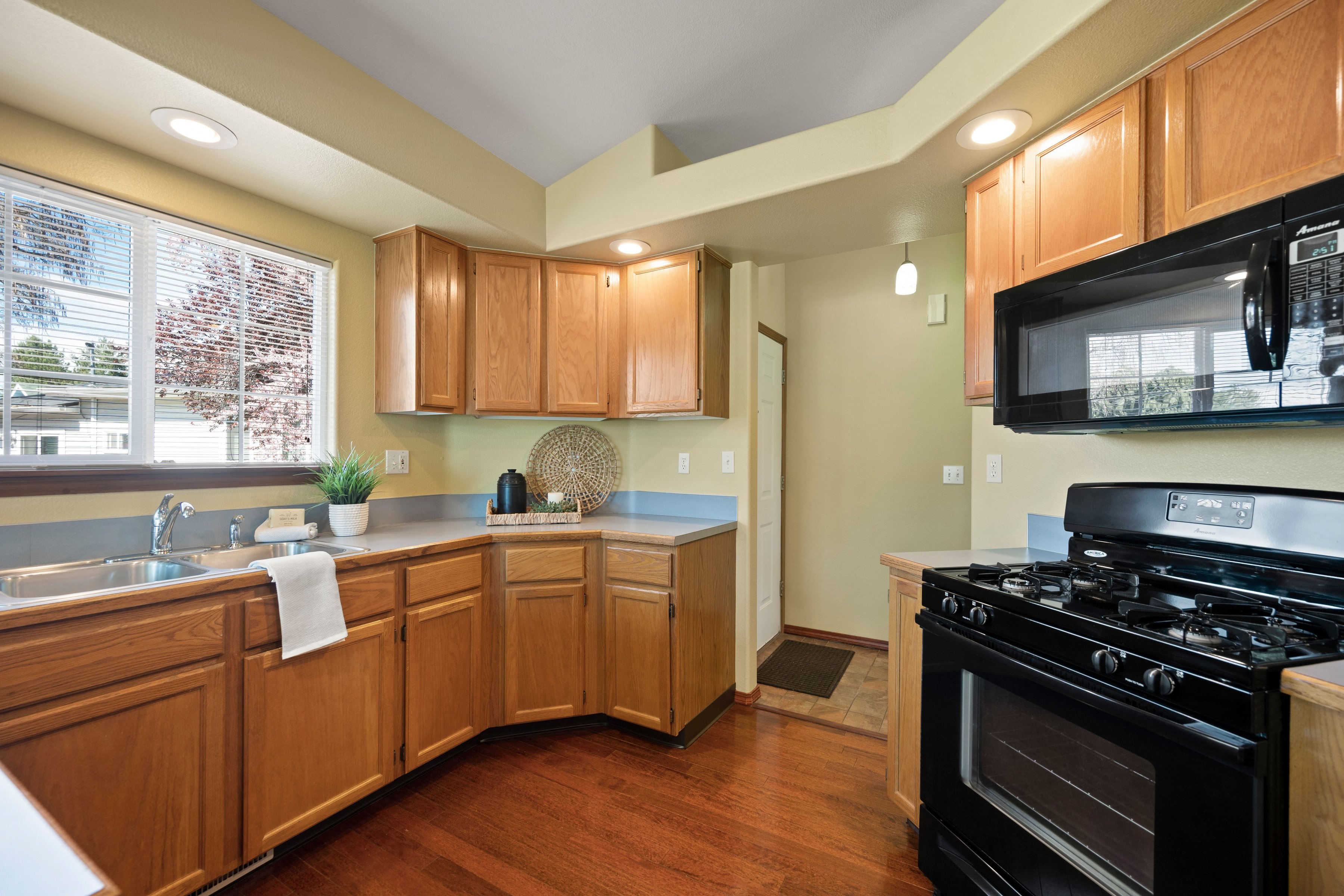  SE Boise Gem with Two Primary Suites and no HOA - 物件實景