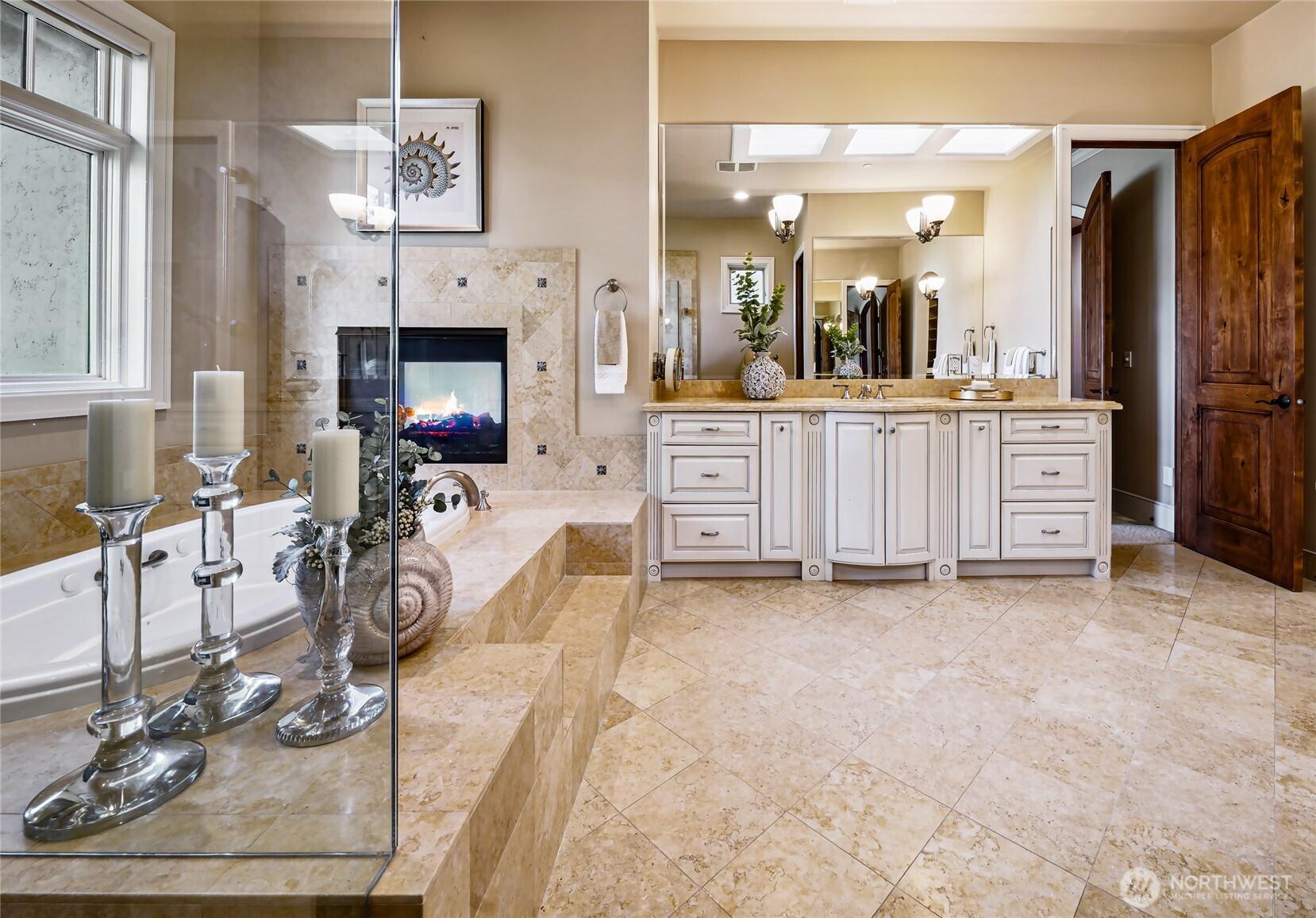 BELLEVUE, Washington, 98006, United States, 4 Bedrooms Bedrooms, ,6 BathroomsBathrooms,Residential,For Sale,1876137