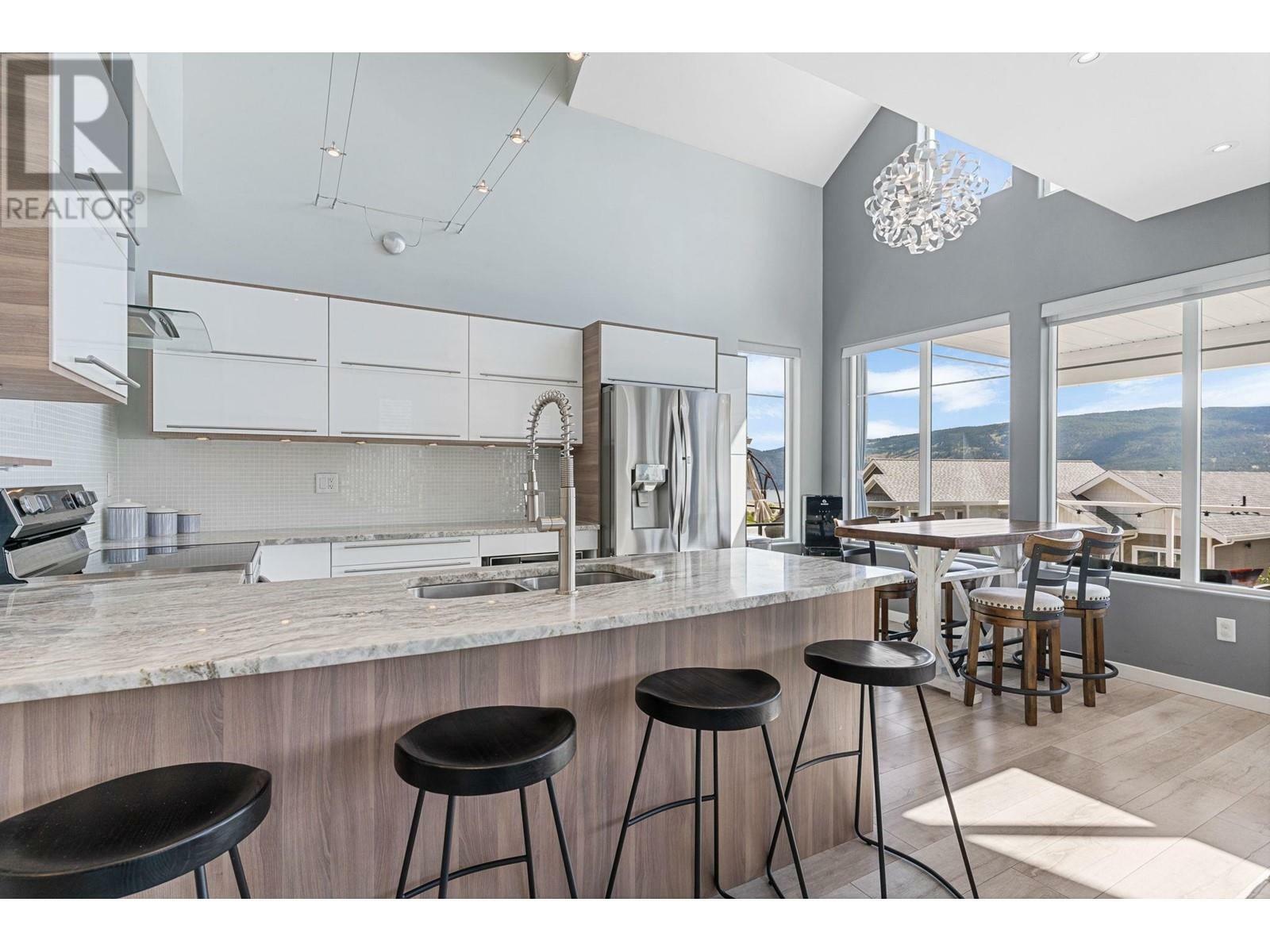 KELOWNA, British Columbia, V1Z 3R8, CA, 3 Bedrooms Bedrooms, ,2 BathroomsBathrooms,Residential,For Sale,1836675