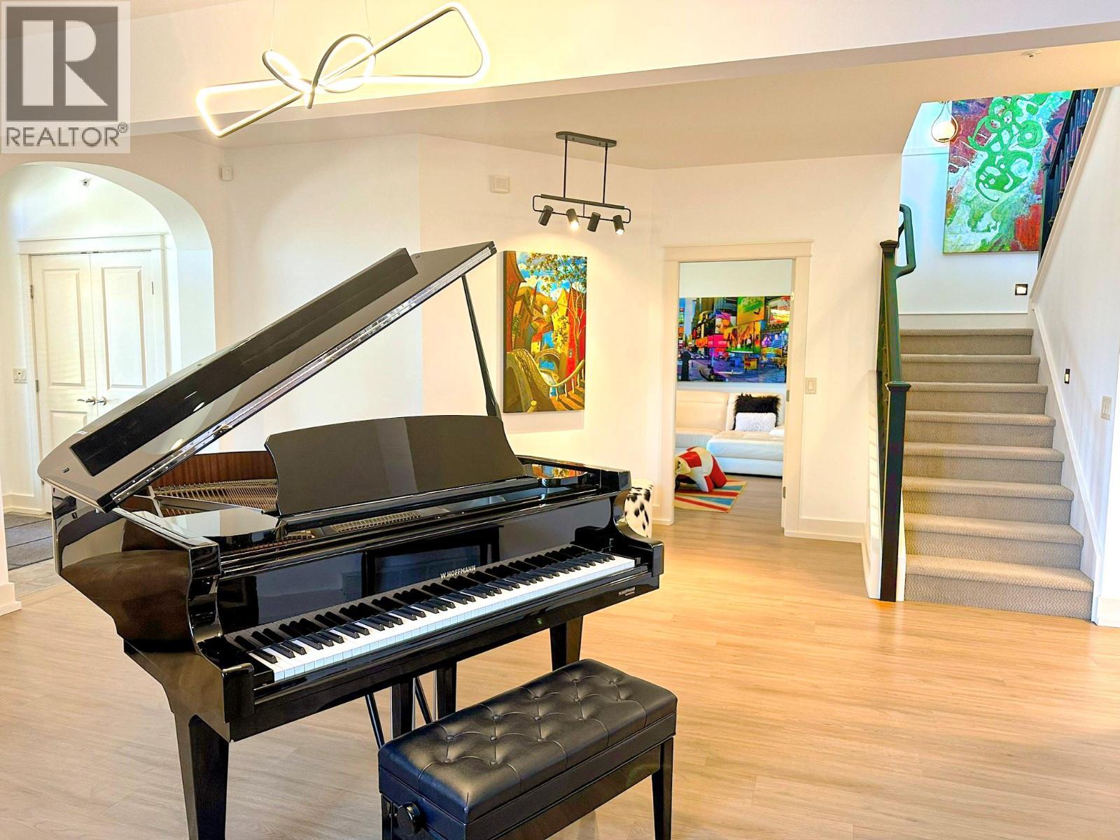 VERNON, British Columbia, V1H 1Y5, CA, 4 Bedrooms Bedrooms, ,2 BathroomsBathrooms,Residential,For Sale,1948063