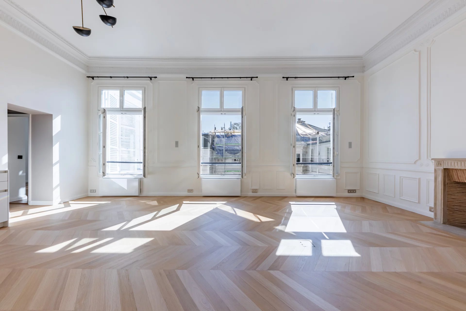 Paris 8th, Île-de-France, 75008, FR, 4 Bedrooms Bedrooms, ,4 BathroomsBathrooms,Residential,For Sale,1865349