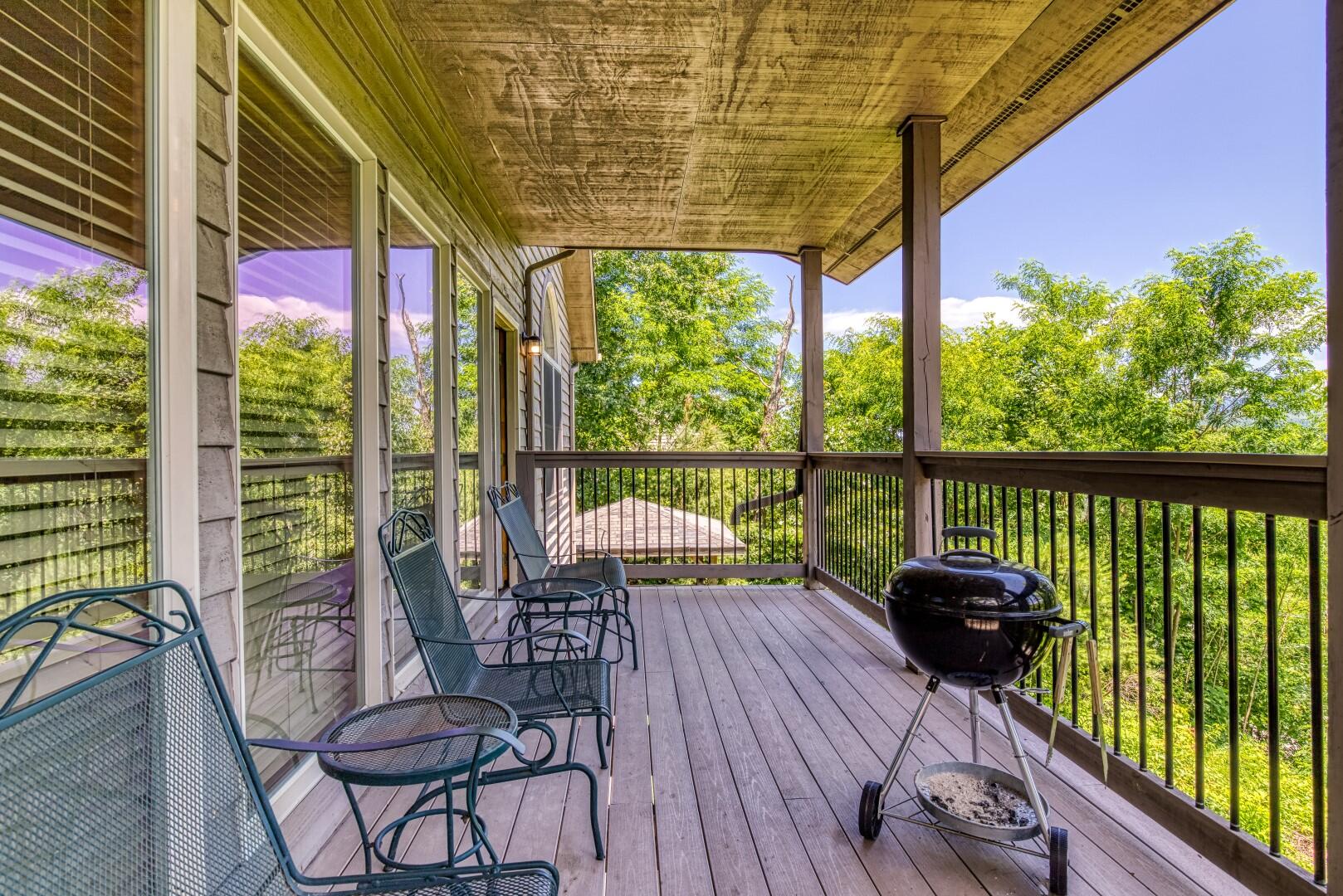 Gatlinburg, Tennessee, 37738, United States, 2 Bedrooms Bedrooms, ,3 BathroomsBathrooms,Residential,For Sale,1931589