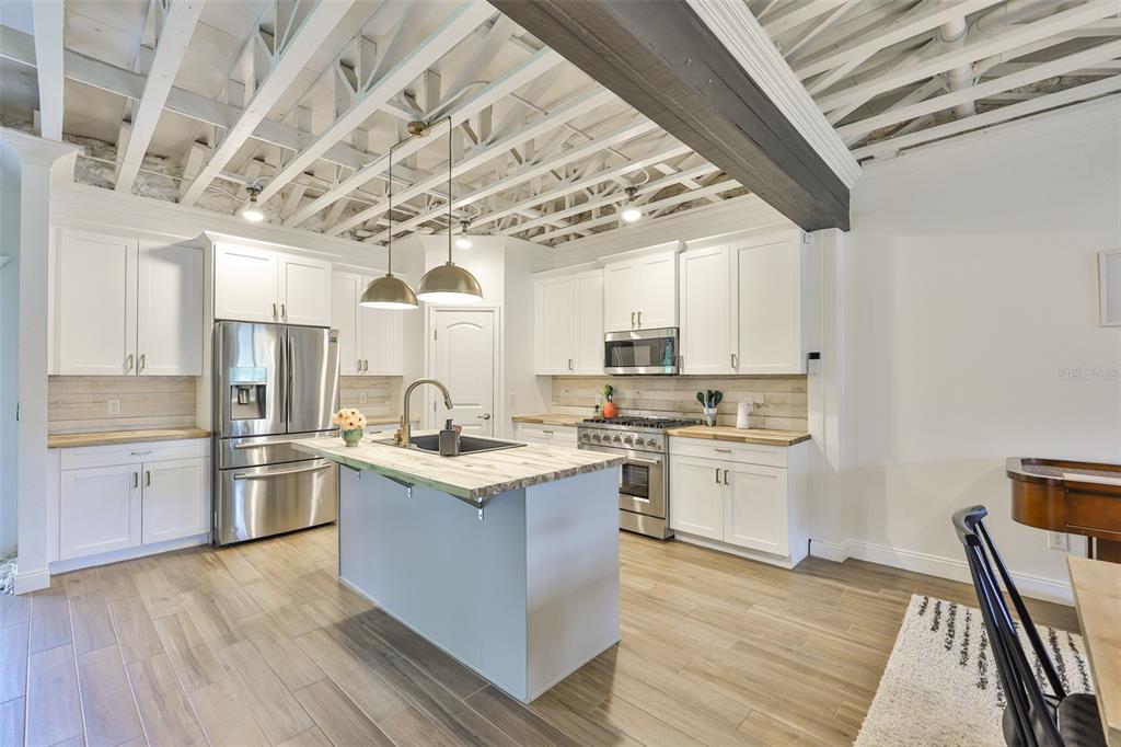 Seffner, Florida, 33584, United States, 3 Bedrooms Bedrooms, ,3 BathroomsBathrooms,Residential,For Sale,1978869