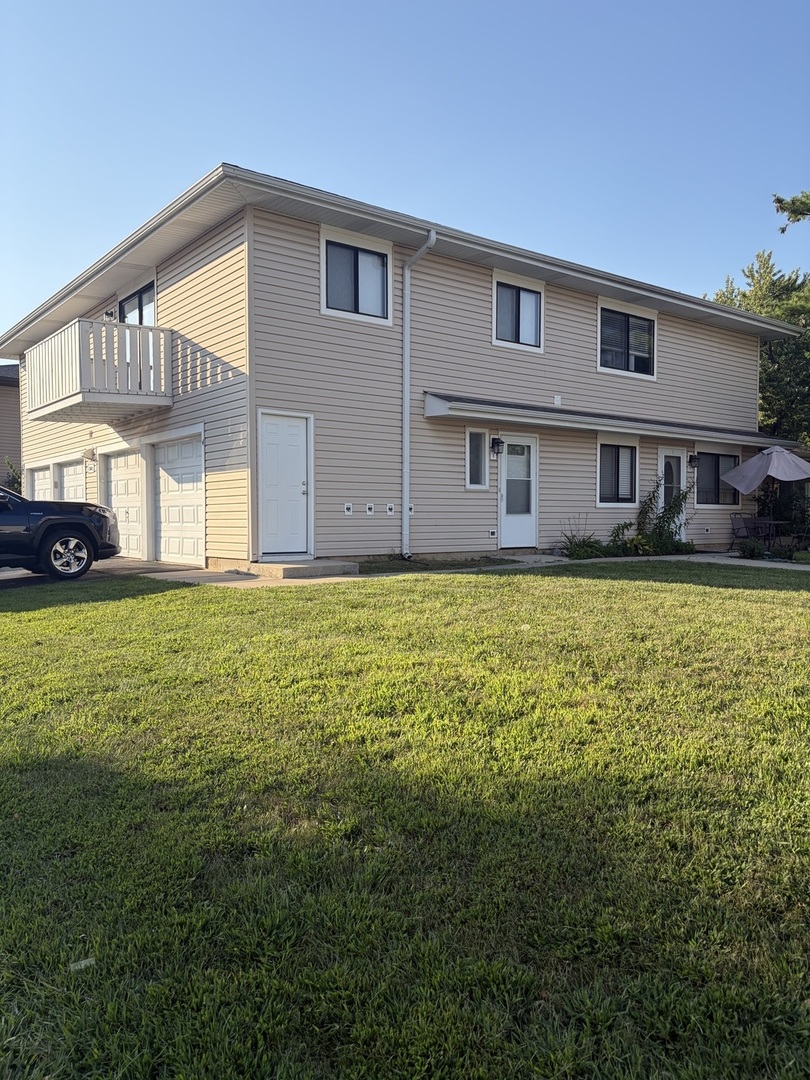 Winchester Cir, Warrenville, IL 60555