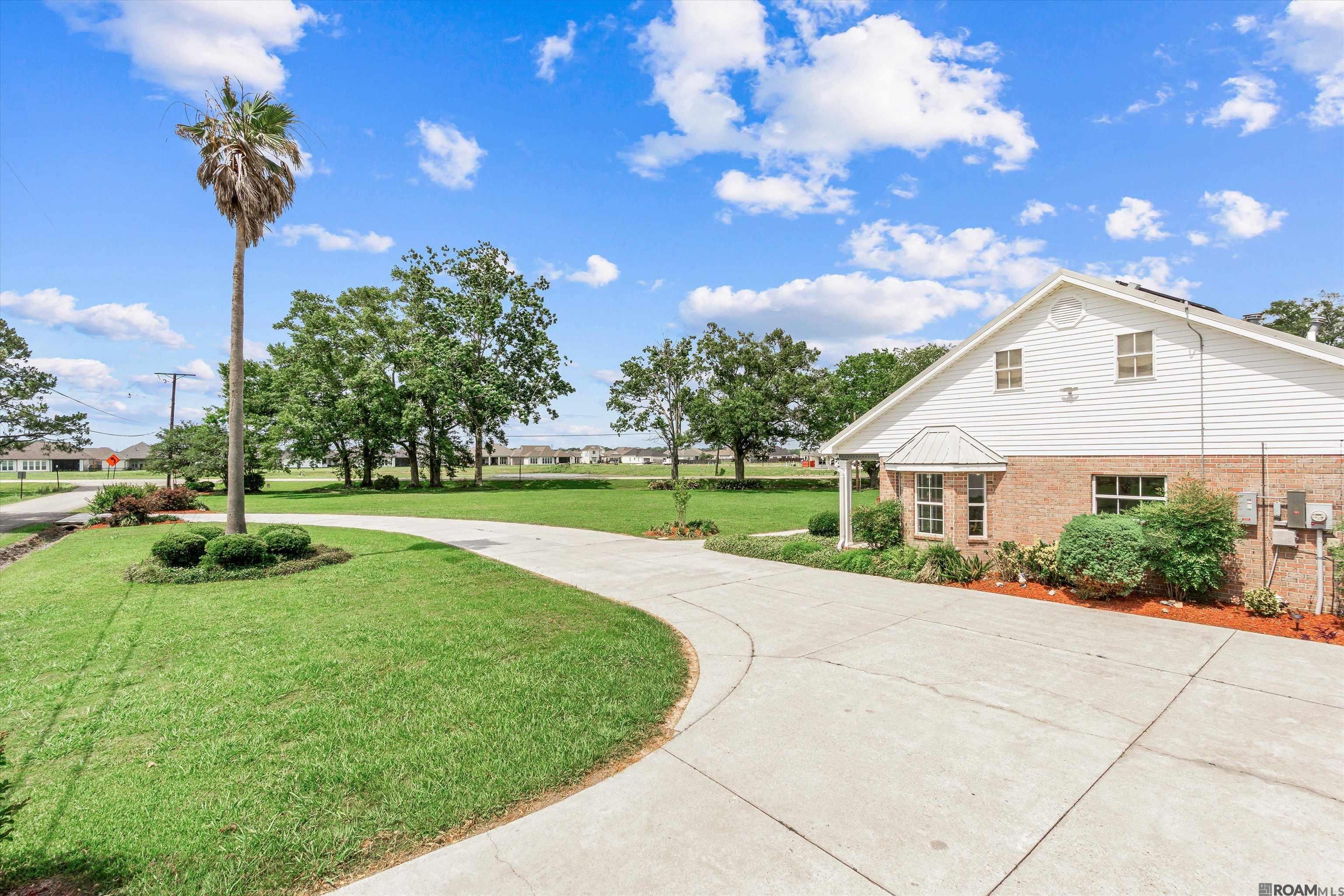 Gonzales, Louisiana, 70737, United States, 4 Bedrooms Bedrooms, ,3 BathroomsBathrooms,Residential,For Sale,1920960