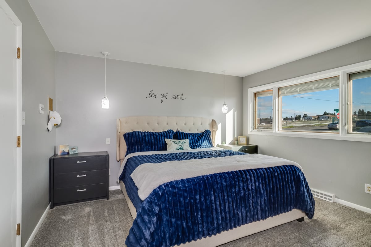 Cheyenne, Wyoming, 8200, United States, 6 Bedrooms Bedrooms, ,2 BathroomsBathrooms,Residential,For Sale,2007508