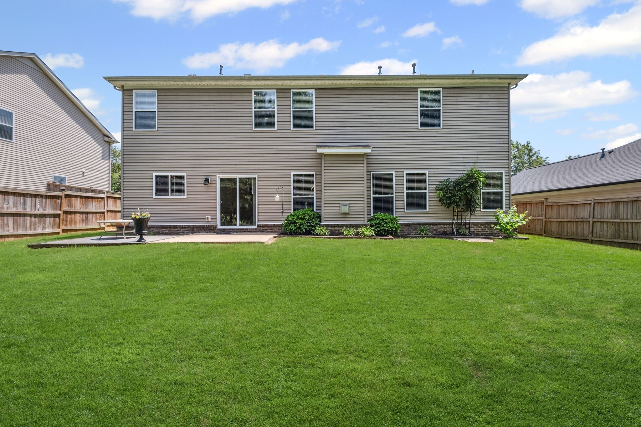 Hendersonville, Tennessee, 37075, United States, 4 Bedrooms Bedrooms, ,3 BathroomsBathrooms,Residential,For Sale,1819324
