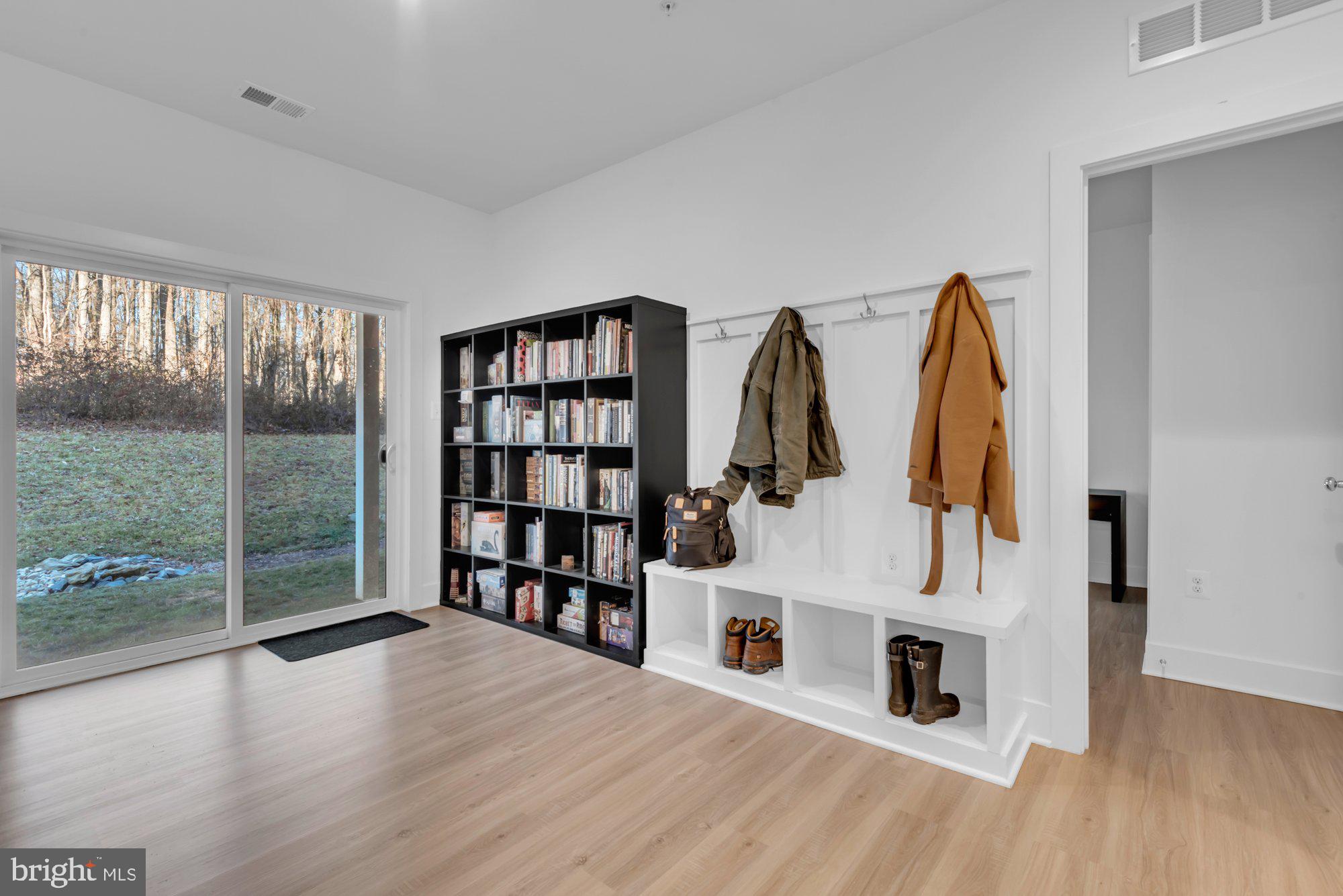 Laurel, Maryland, 20724, United States, 5 Bedrooms Bedrooms, ,5 BathroomsBathrooms,Residential,For Sale,2010373