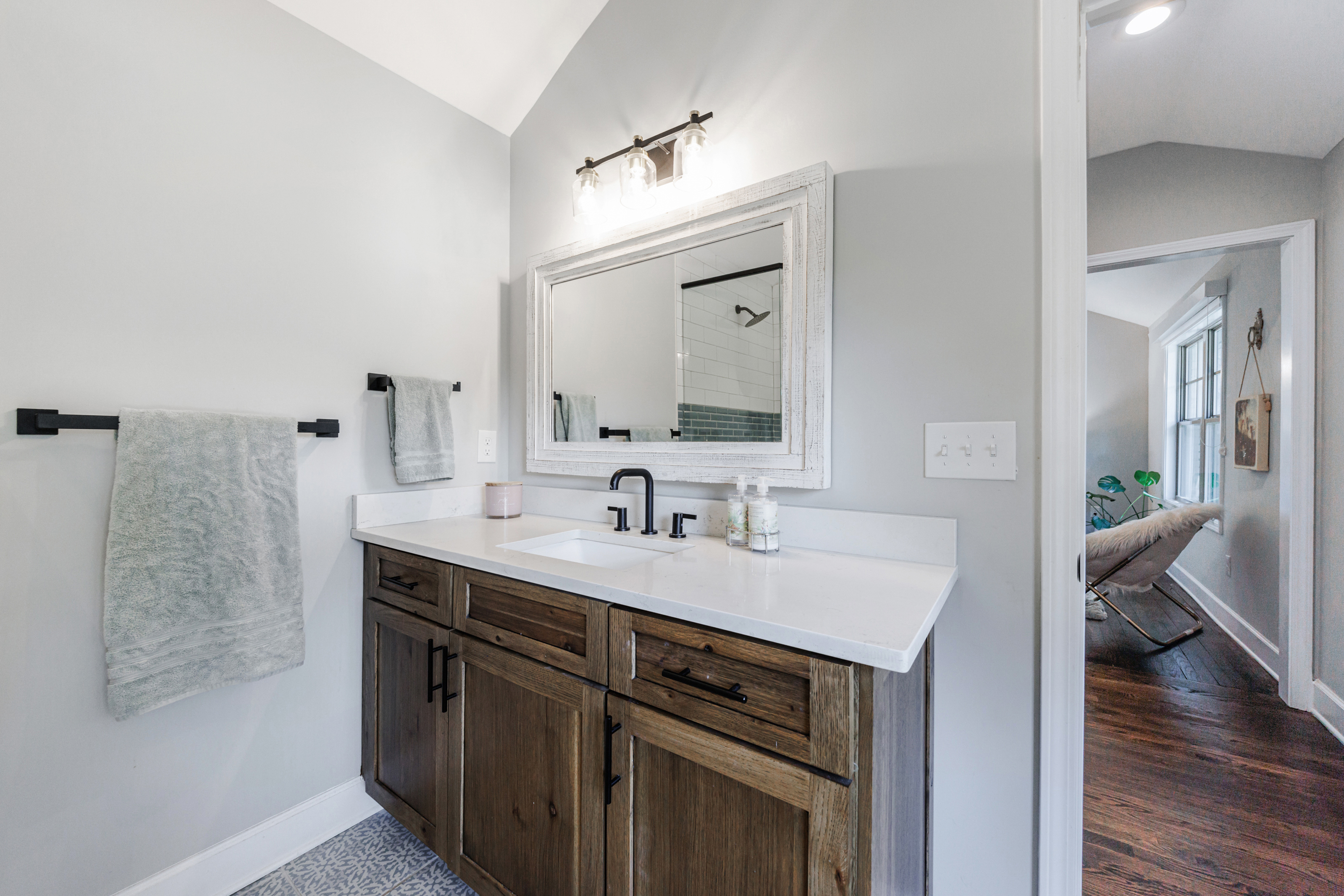  Stunning Fully Renovated Oasis on 2.4+/- Acres - 物件實景