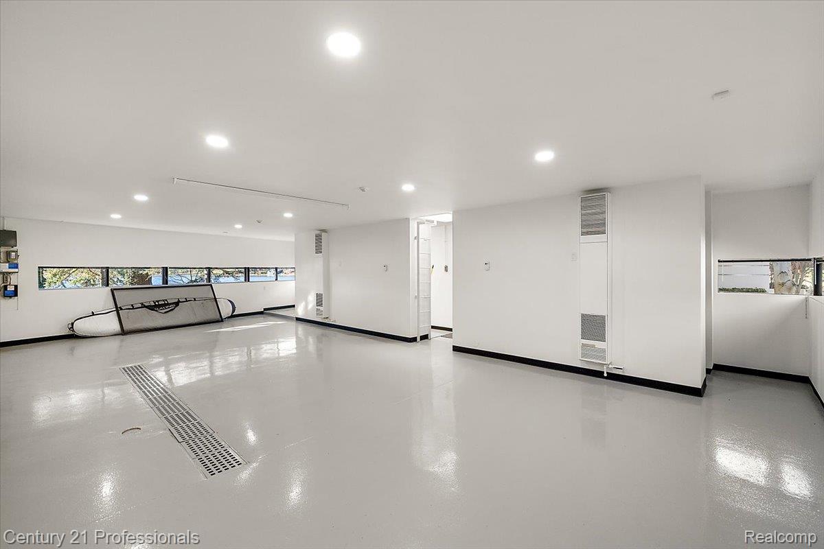 BloomfieldHills, Michigan, 48301, United States, 4 Bedrooms Bedrooms, ,5 BathroomsBathrooms,Residential,For Sale,1996516