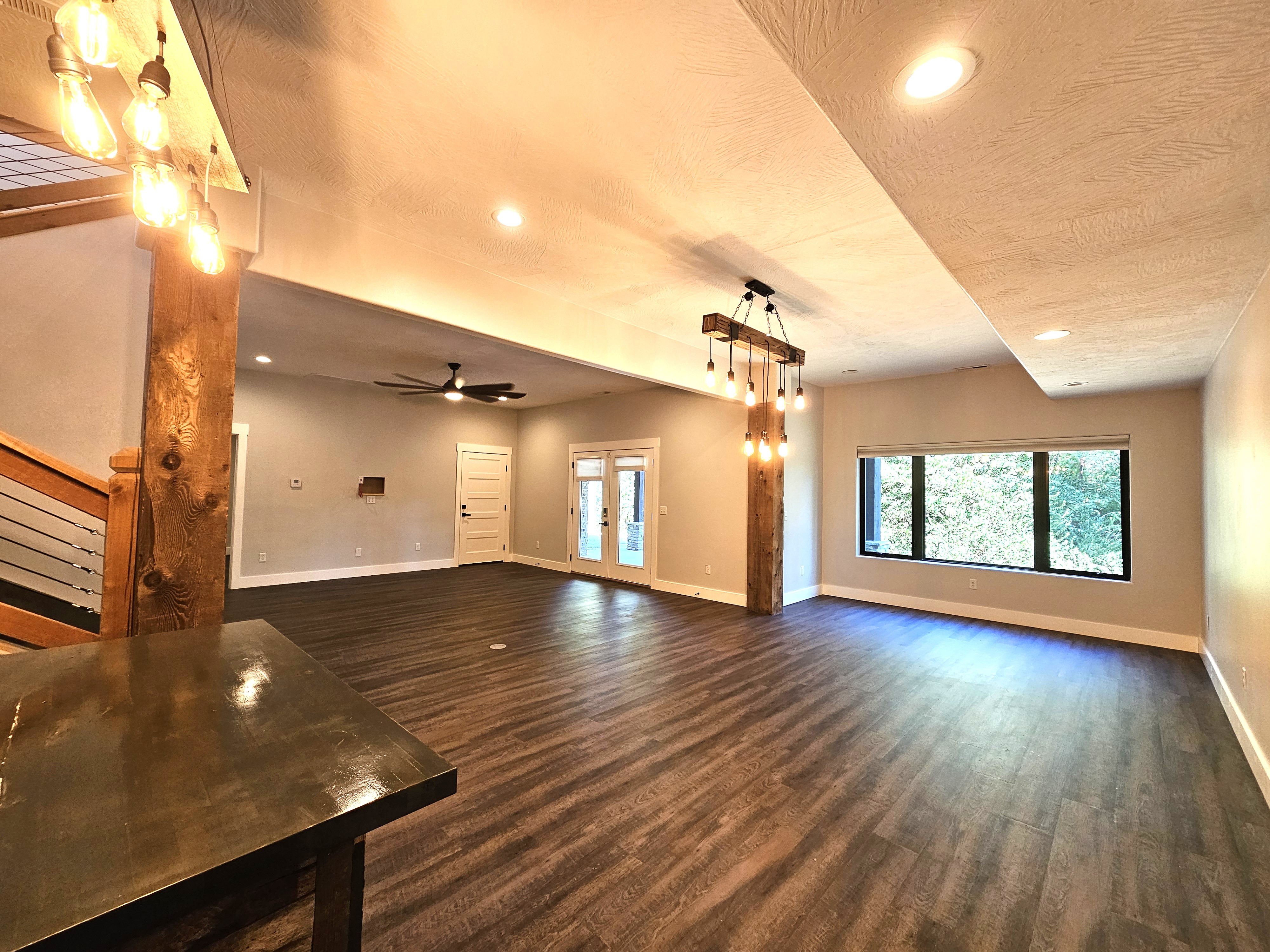 SPRINGFIELD, Missouri, 65804, United States, 4 Bedrooms Bedrooms, ,4 BathroomsBathrooms,Residential,For Sale,1996433