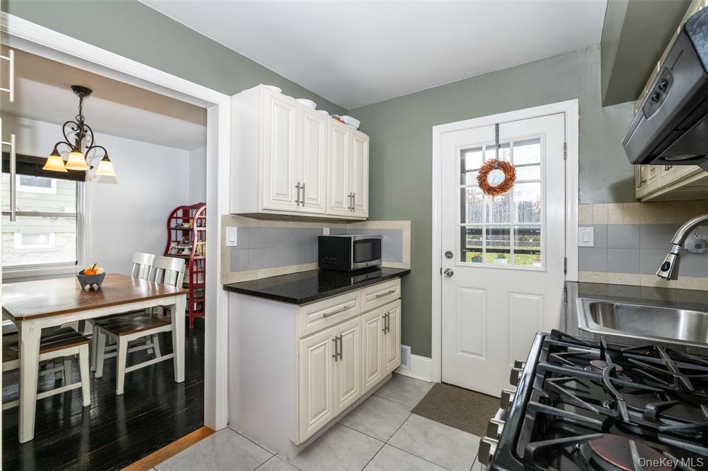 New Rochelle, New York, 10801, United States, 2 Bedrooms Bedrooms, ,1 BathroomBathrooms,Residential,For Sale,1989892