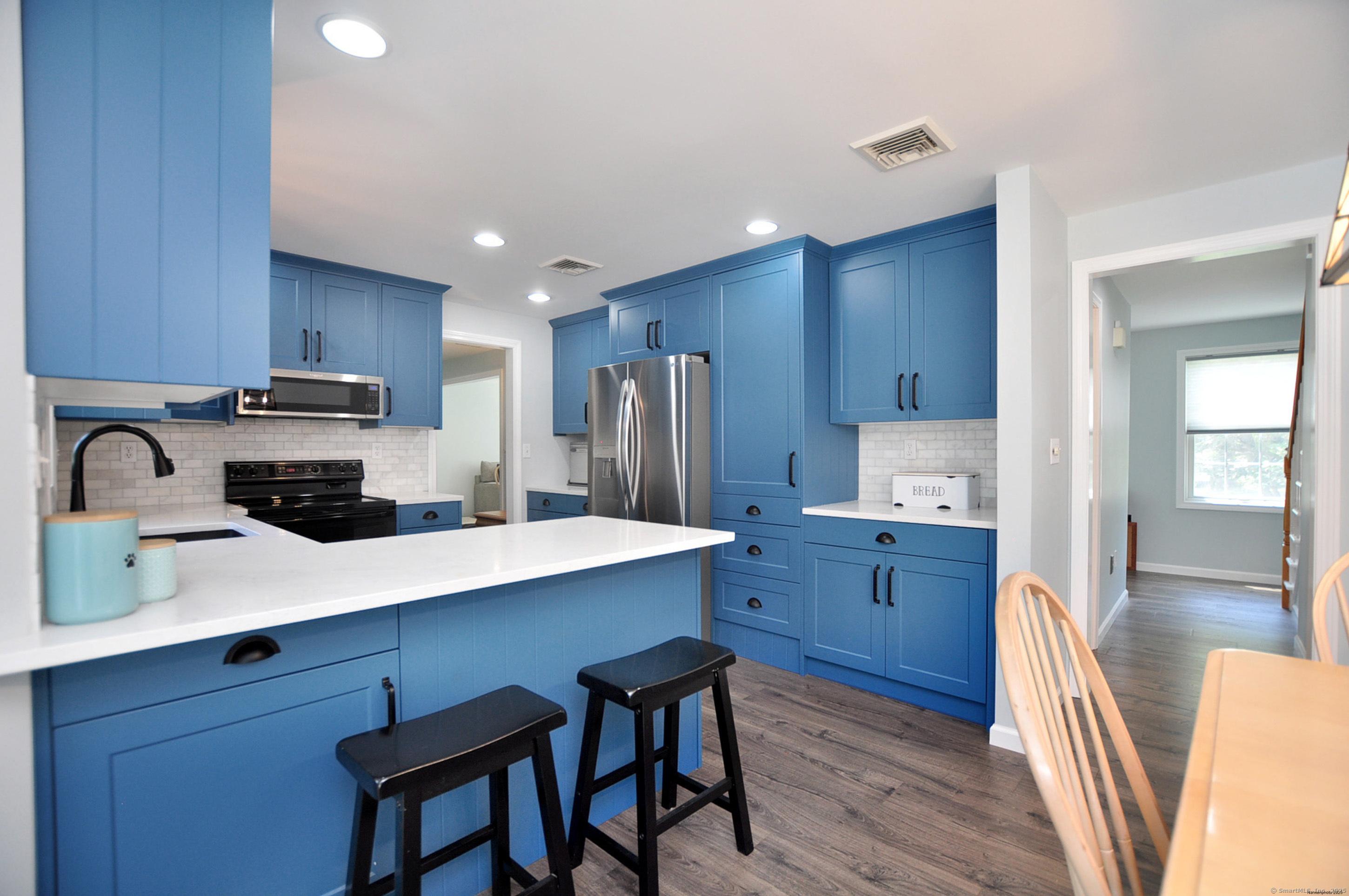 Southington, Connecticut, 06479, United States, 3 Bedrooms Bedrooms, ,4 BathroomsBathrooms,Residential,For Sale,1869273