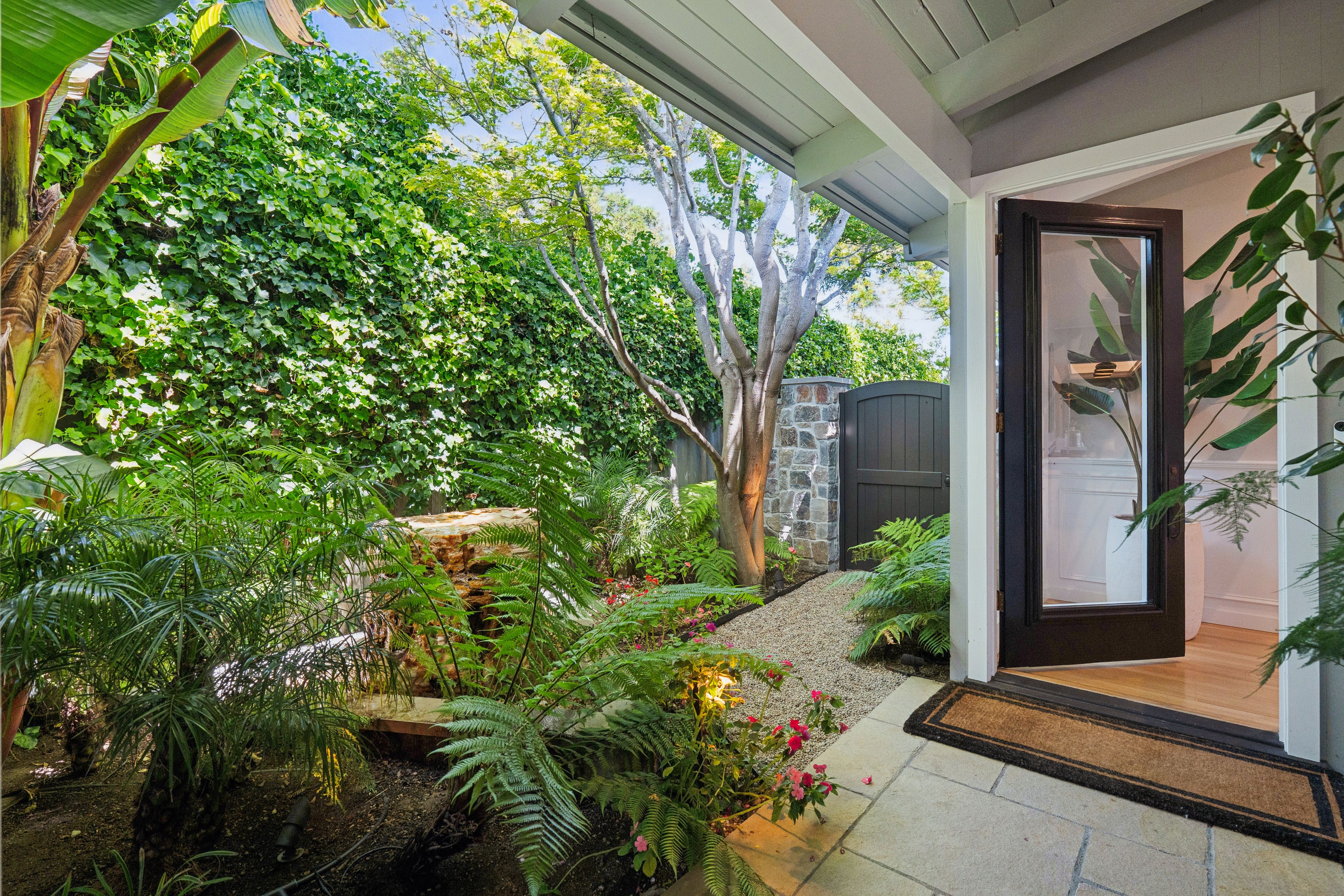  Rare One-Level Residence on Belvedere Island