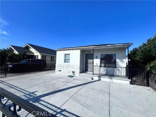 Los Angeles, California, 90044, United States, 3 Bedrooms Bedrooms, ,1 BathroomBathrooms,Residential,For Sale,1986044