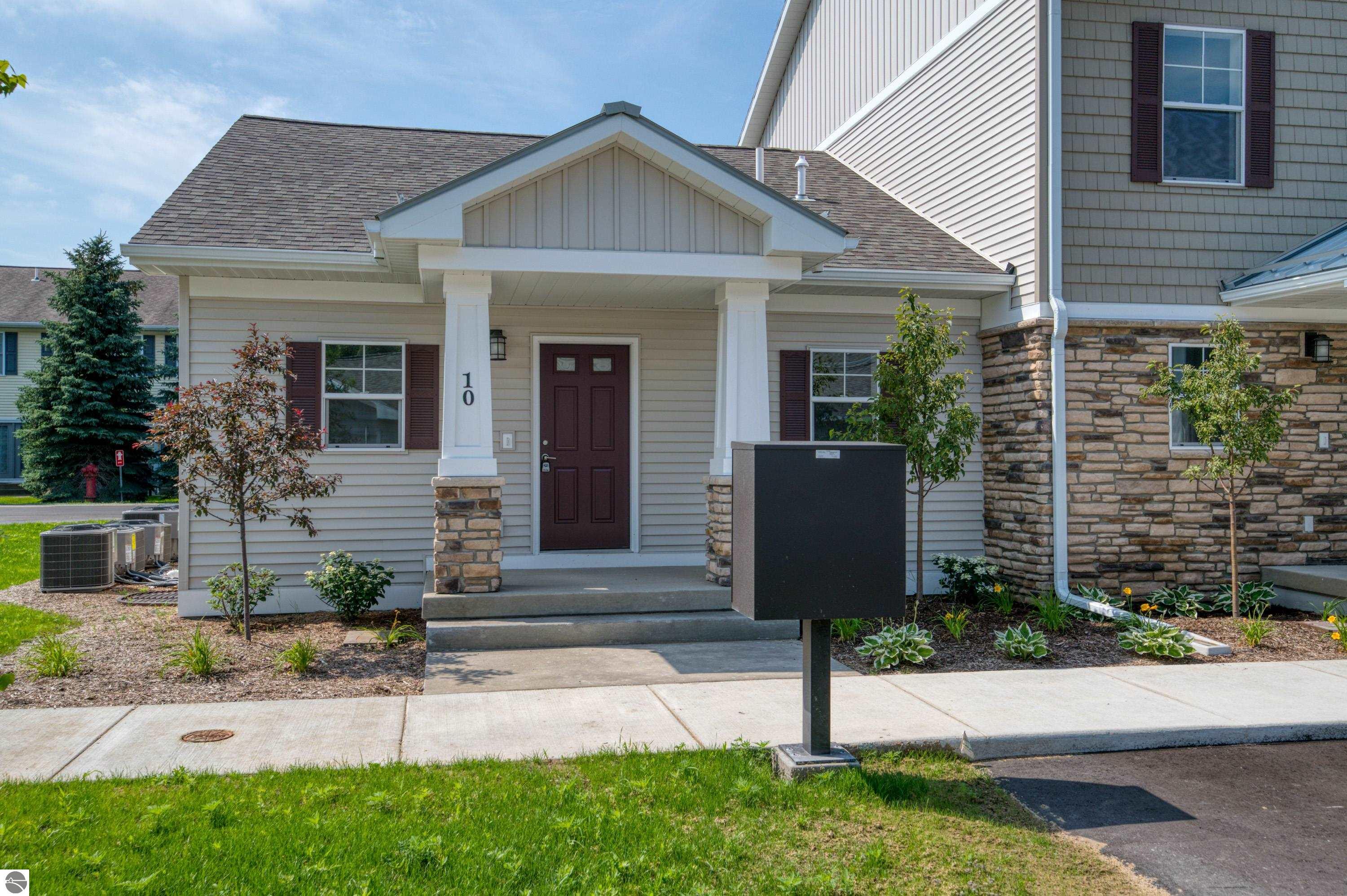 Simsbury St, Traverse City, MI 49686 #1