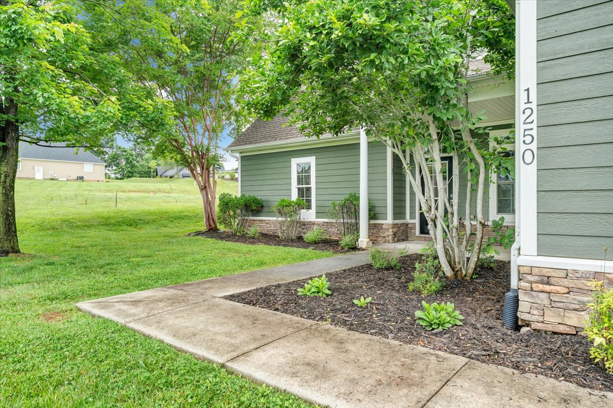 Huddleston, Virginia, 24104, United States, 4 Bedrooms Bedrooms, ,4 BathroomsBathrooms,Residential,For Sale,2048445