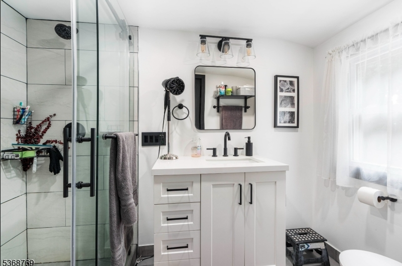Union, New Jersey, 07083, United States, 3 Bedrooms Bedrooms, ,3 BathroomsBathrooms,Residential,For Sale,1885443