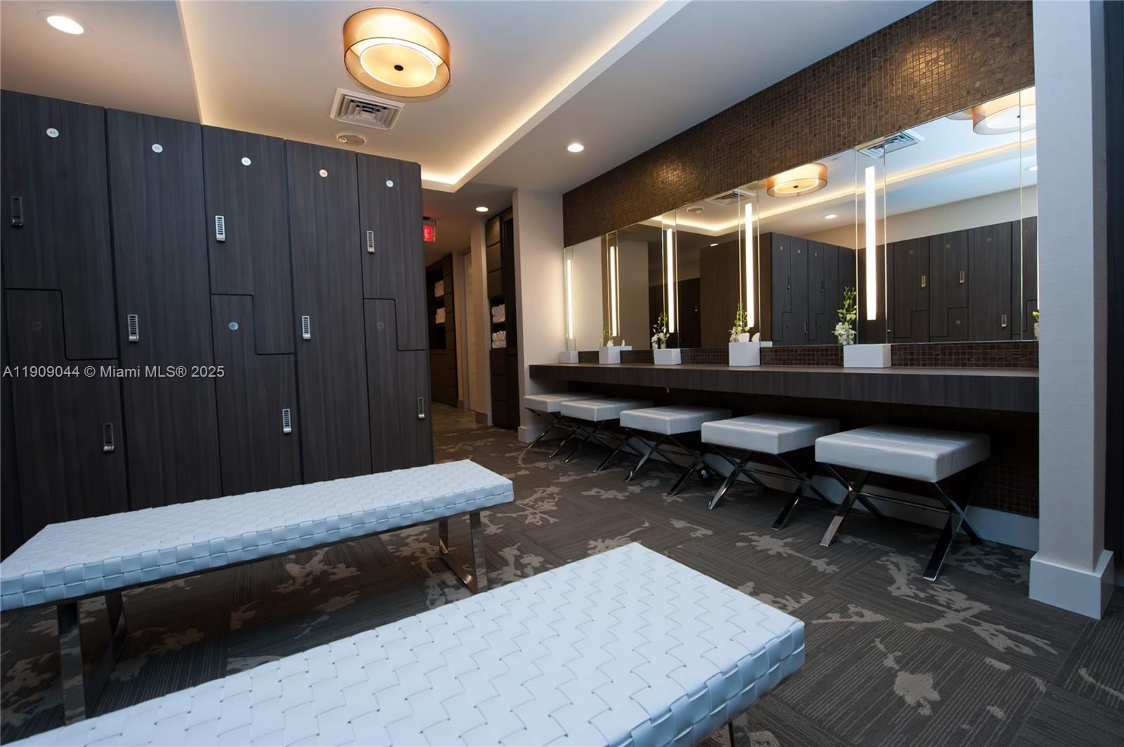 Aventura, Florida, 33160, United States, 2 Bedrooms Bedrooms, ,2 BathroomsBathrooms,Residential,For Sale,1989230