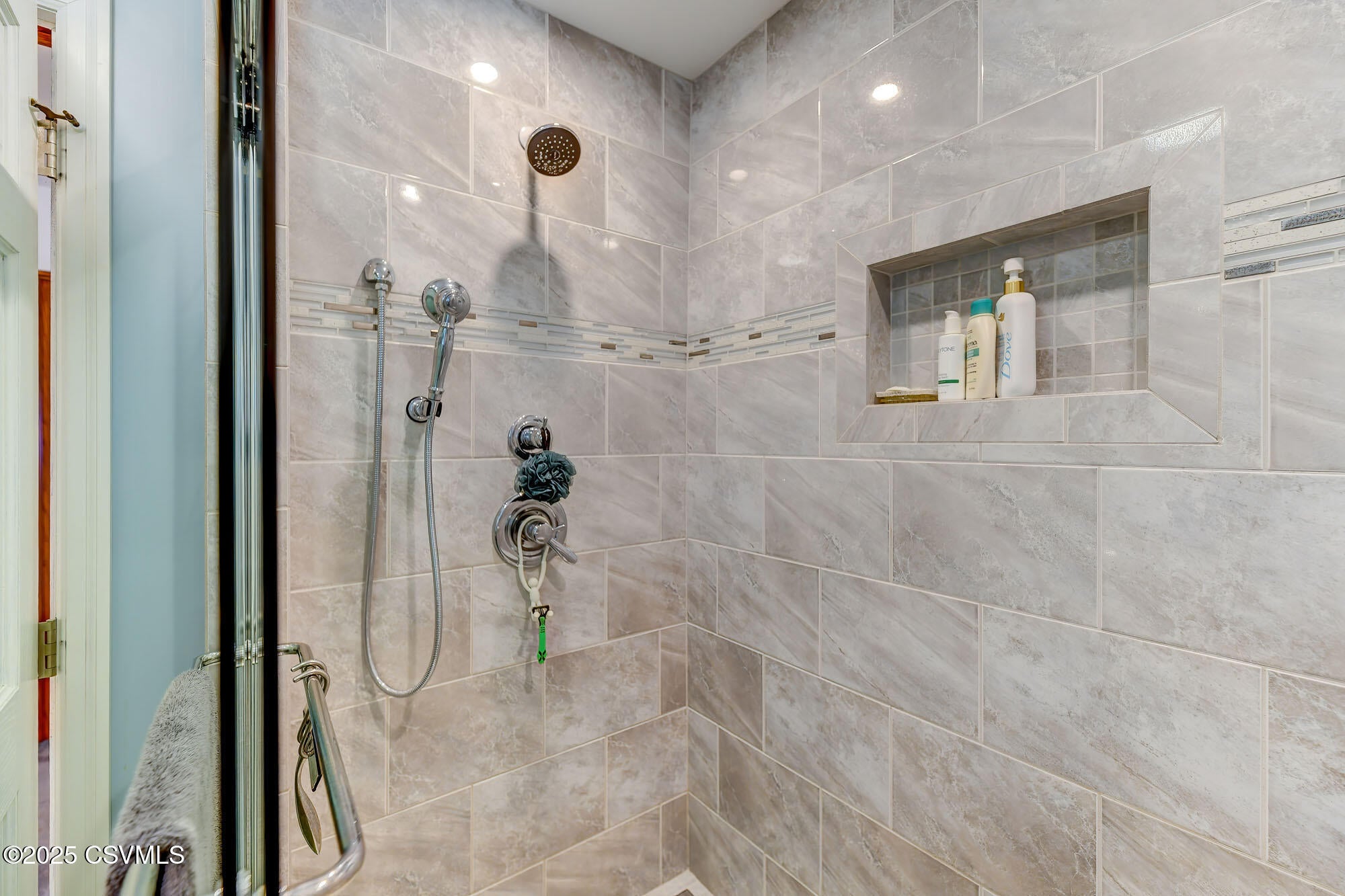 Berwick, Pennsylvania, 18603, United States, 4 Bedrooms Bedrooms, ,3 BathroomsBathrooms,Residential,For Sale,1979458