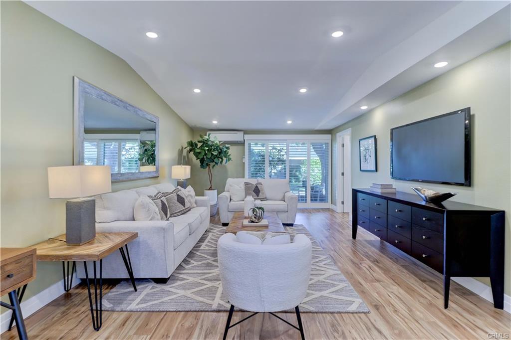 Laguna Woods, California, CA, United States, 2 Bedrooms Bedrooms, ,Residential,For Sale,2006488